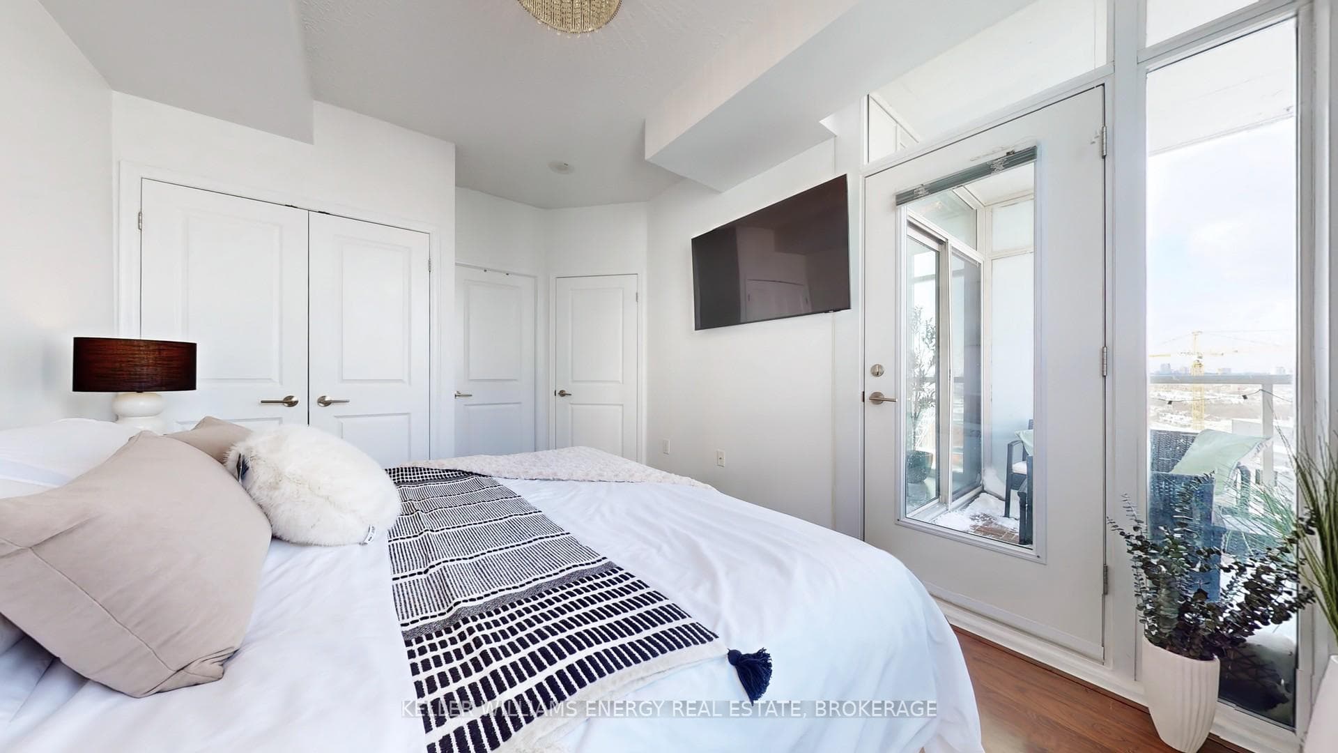 125 Western Battery Road Unit 2302 photo 24