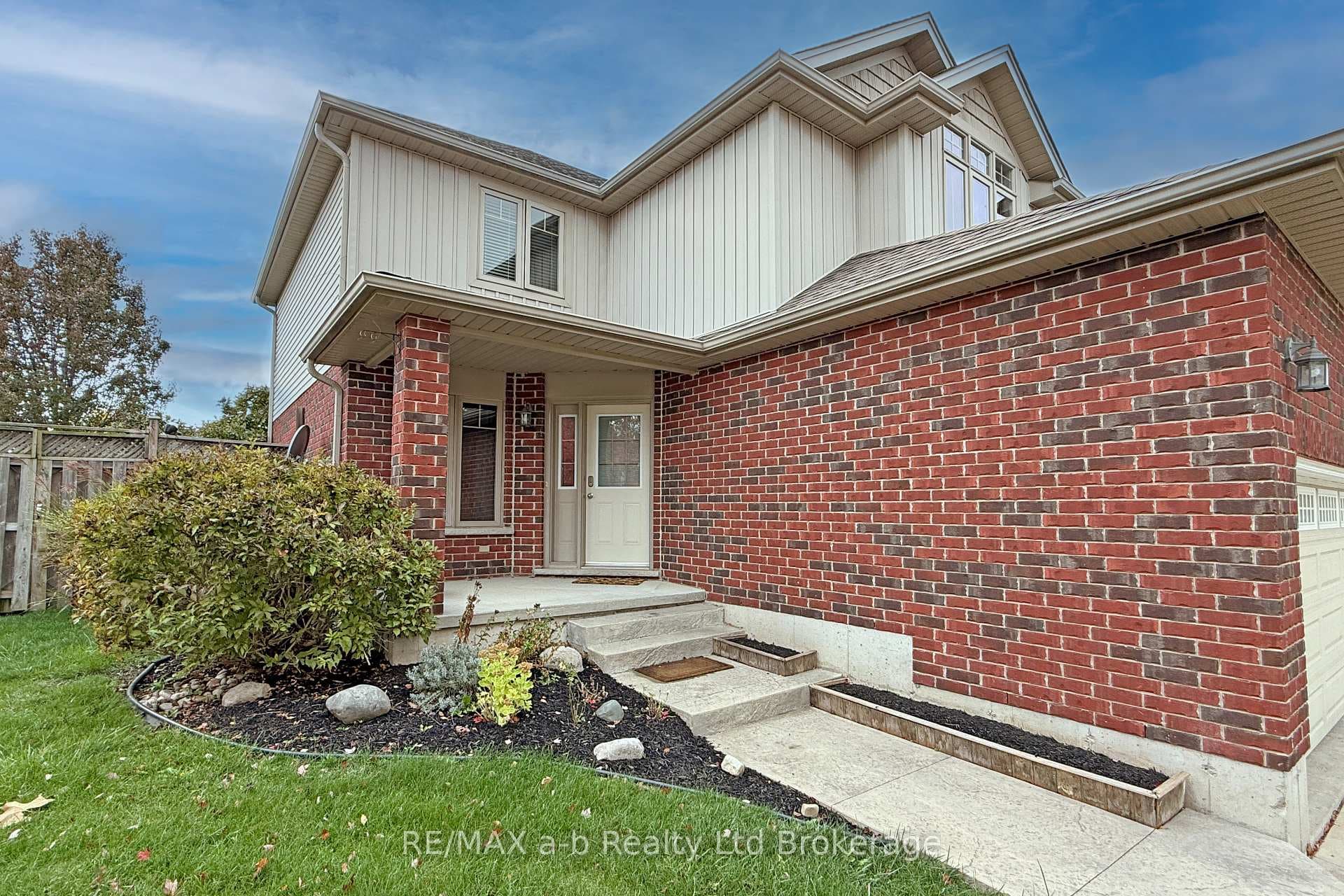 501 Tatham Boulevard photo 6