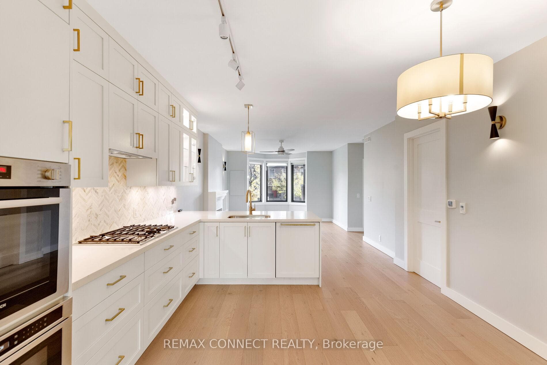 16 Rosemount Avenue Unit Main photo 9