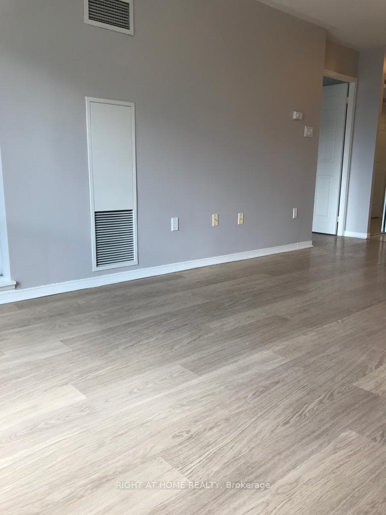 887 Bay Street Unit 1009 photo 9
