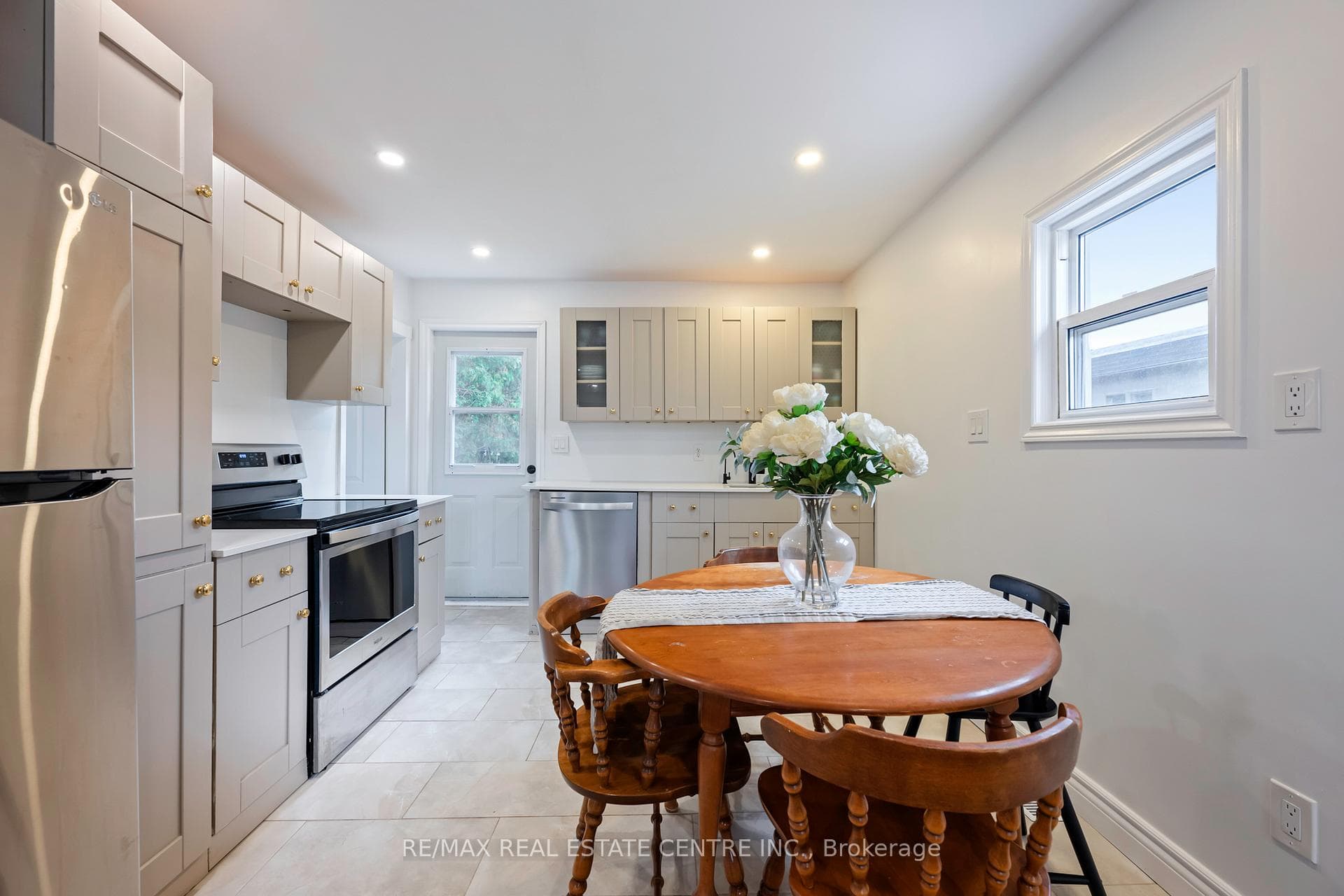 121 Proton Street photo 12