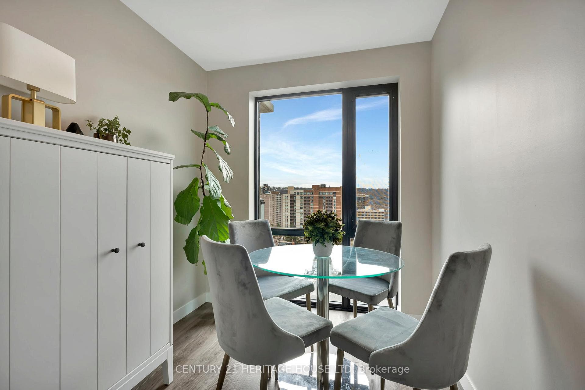 15 Queen Street Unit 1415 photo 8