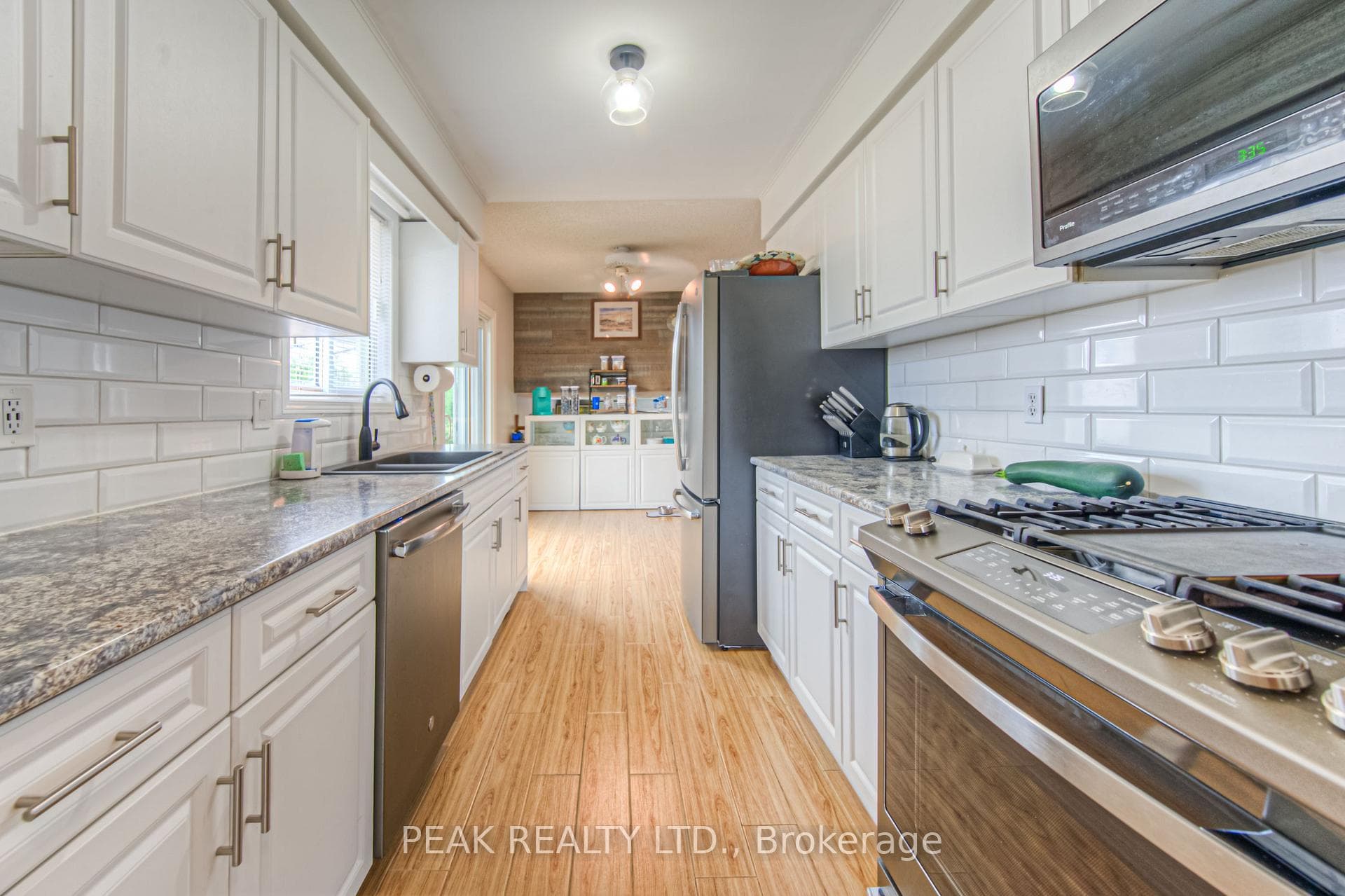648a Jacob Lane photo 6