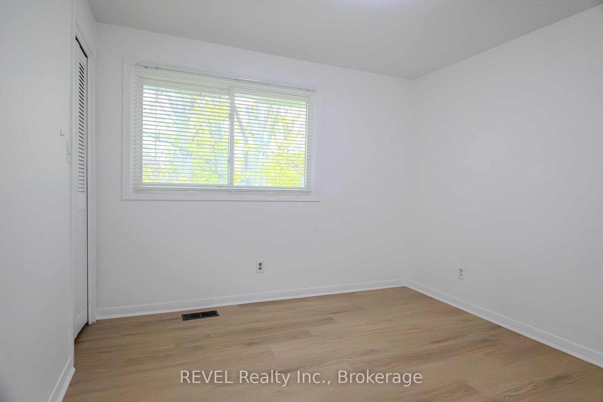 19 Woodington Crescent photo 10