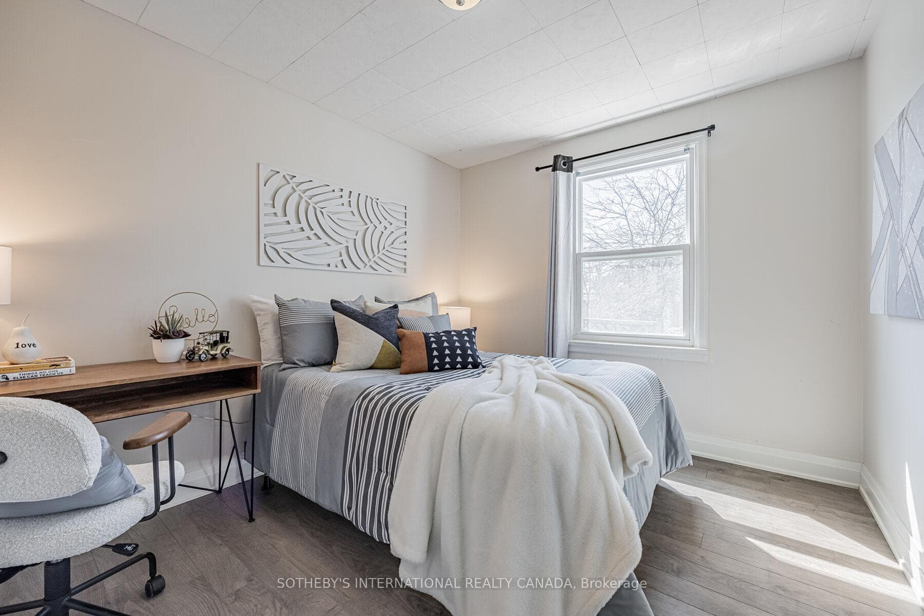 4075A Lawrence Avenue photo 18