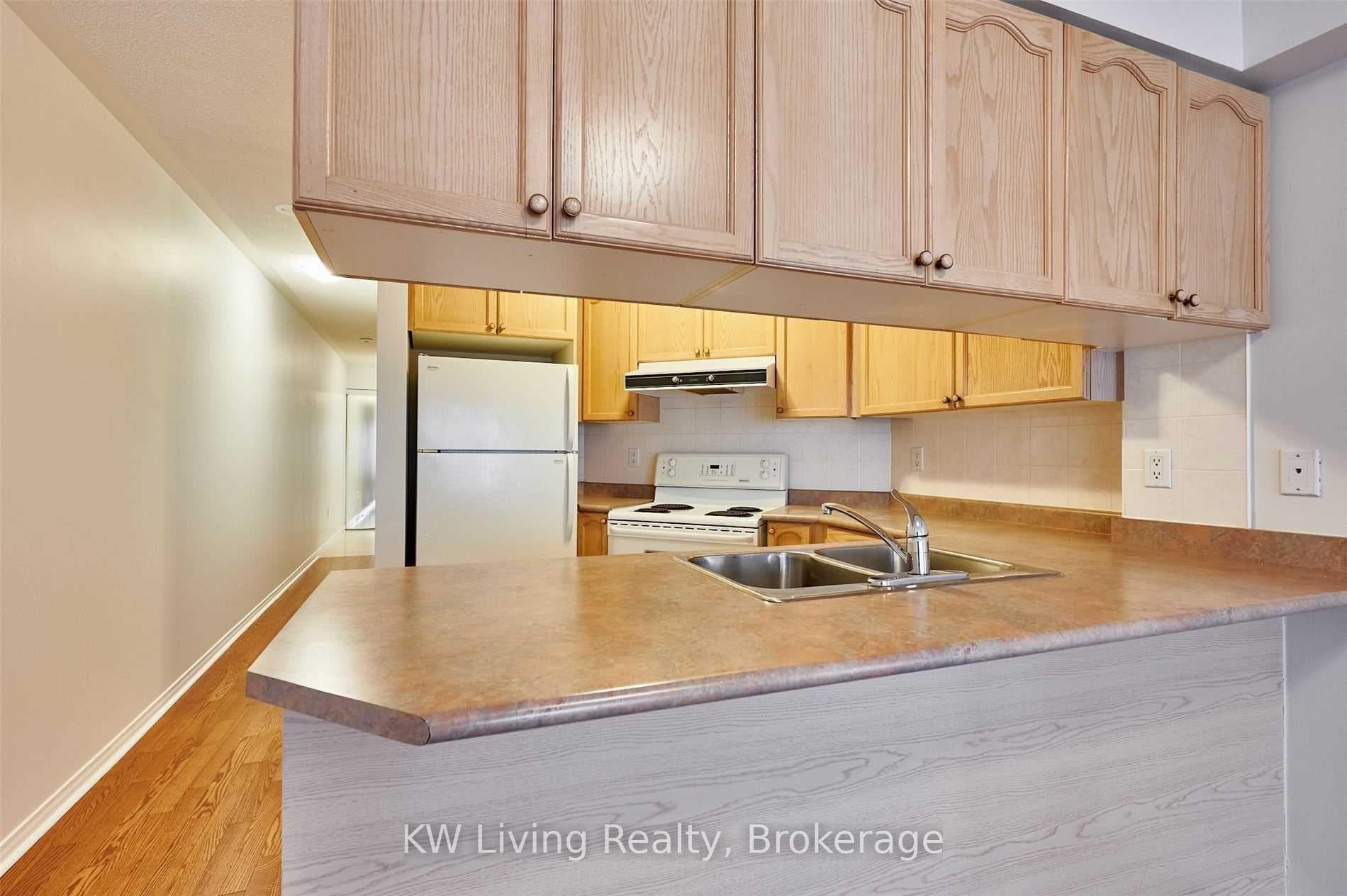 909 Bay Street Unit 606 photo 11