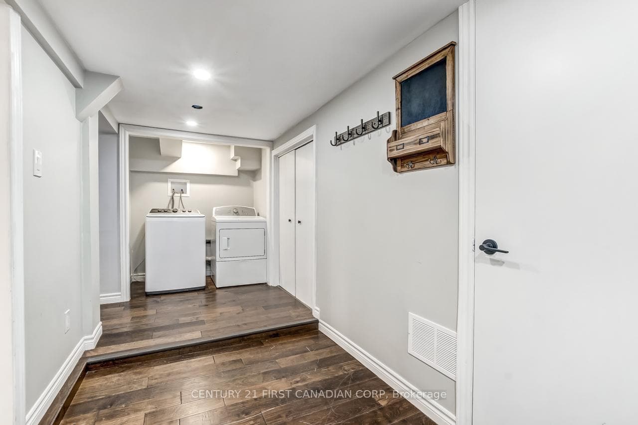 9 McLachlin Place photo 24