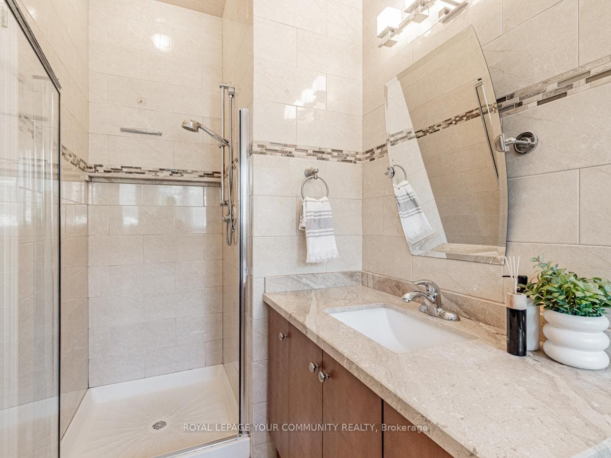 201 Queen Filomena Avenue photo 27