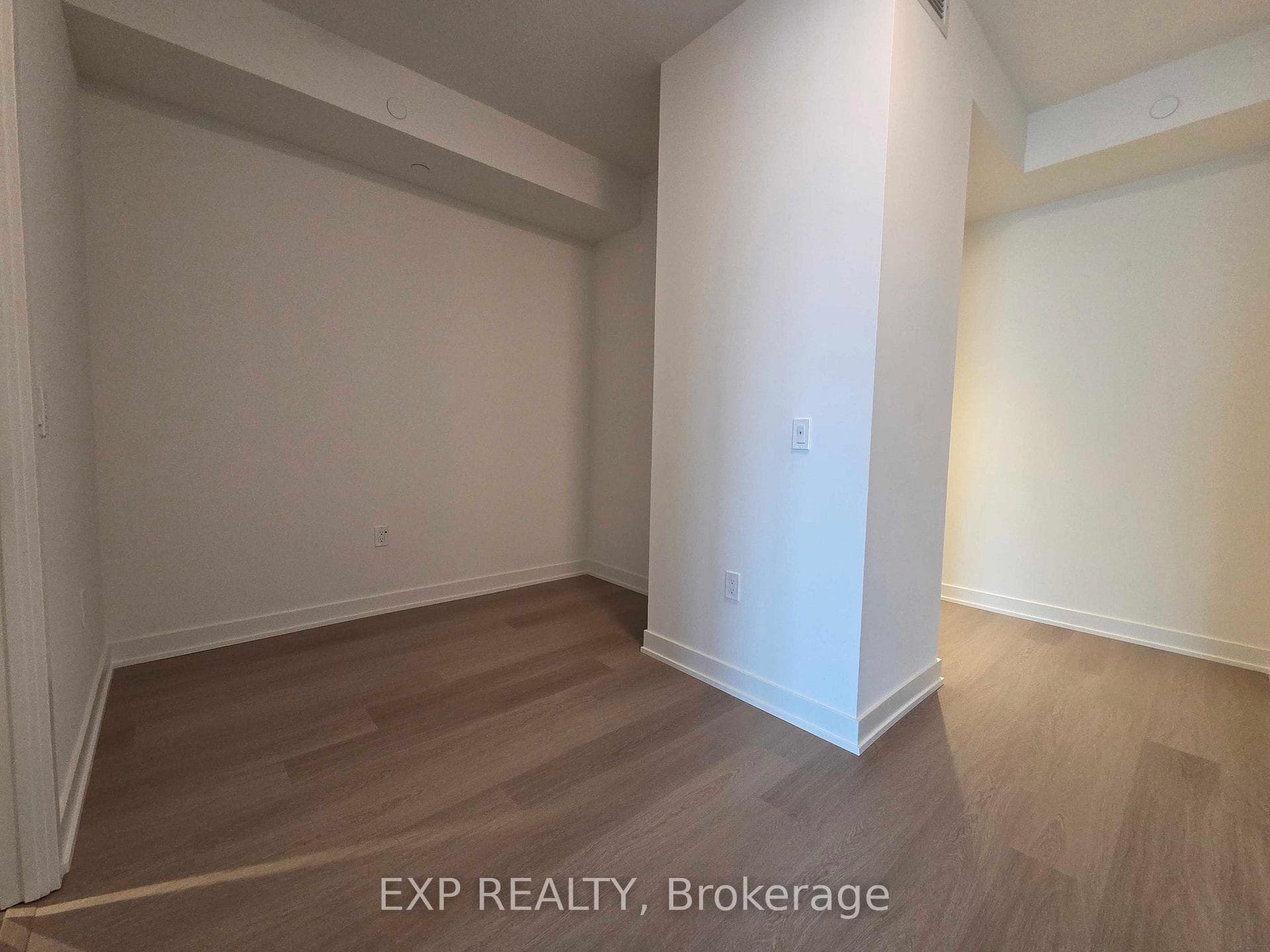 448 Burnhamthorpe Road Unit 1306 photo 11