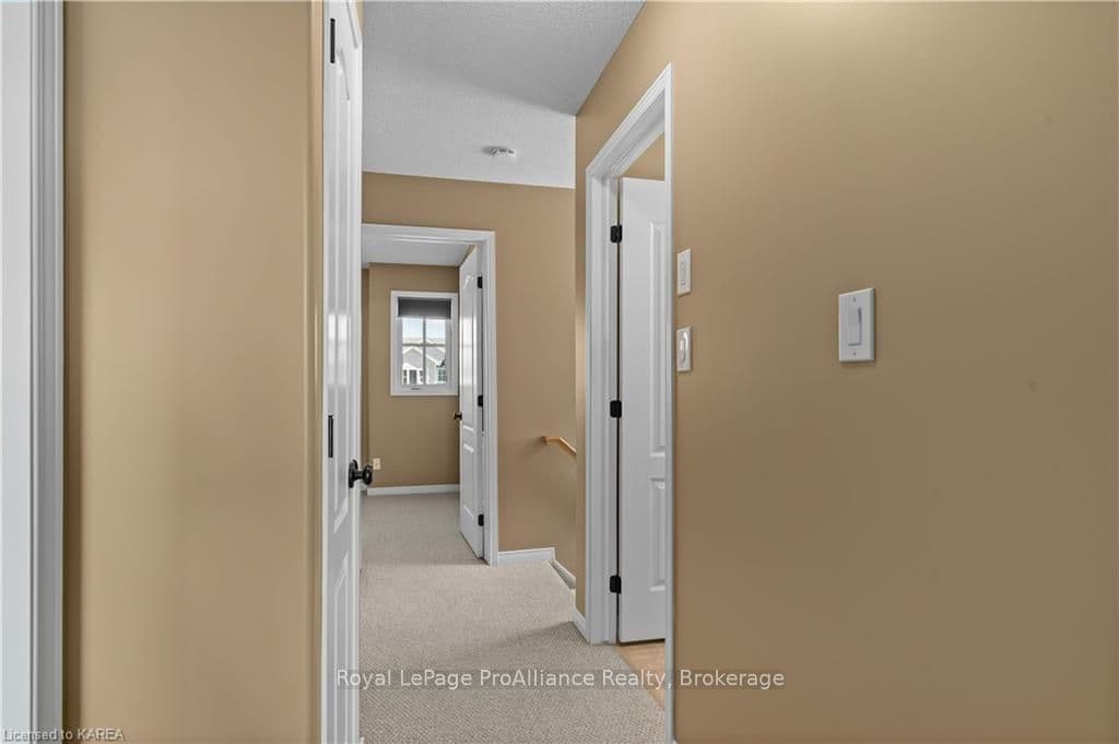 1548 CRIMSON Crescent photo 21