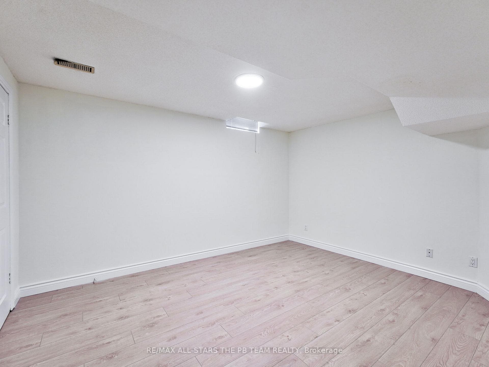 2227 Rodick Road photo 35