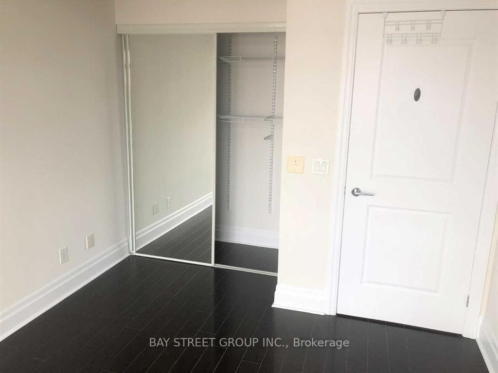 111 Upper Duke Crescent Unit 312 photo 5