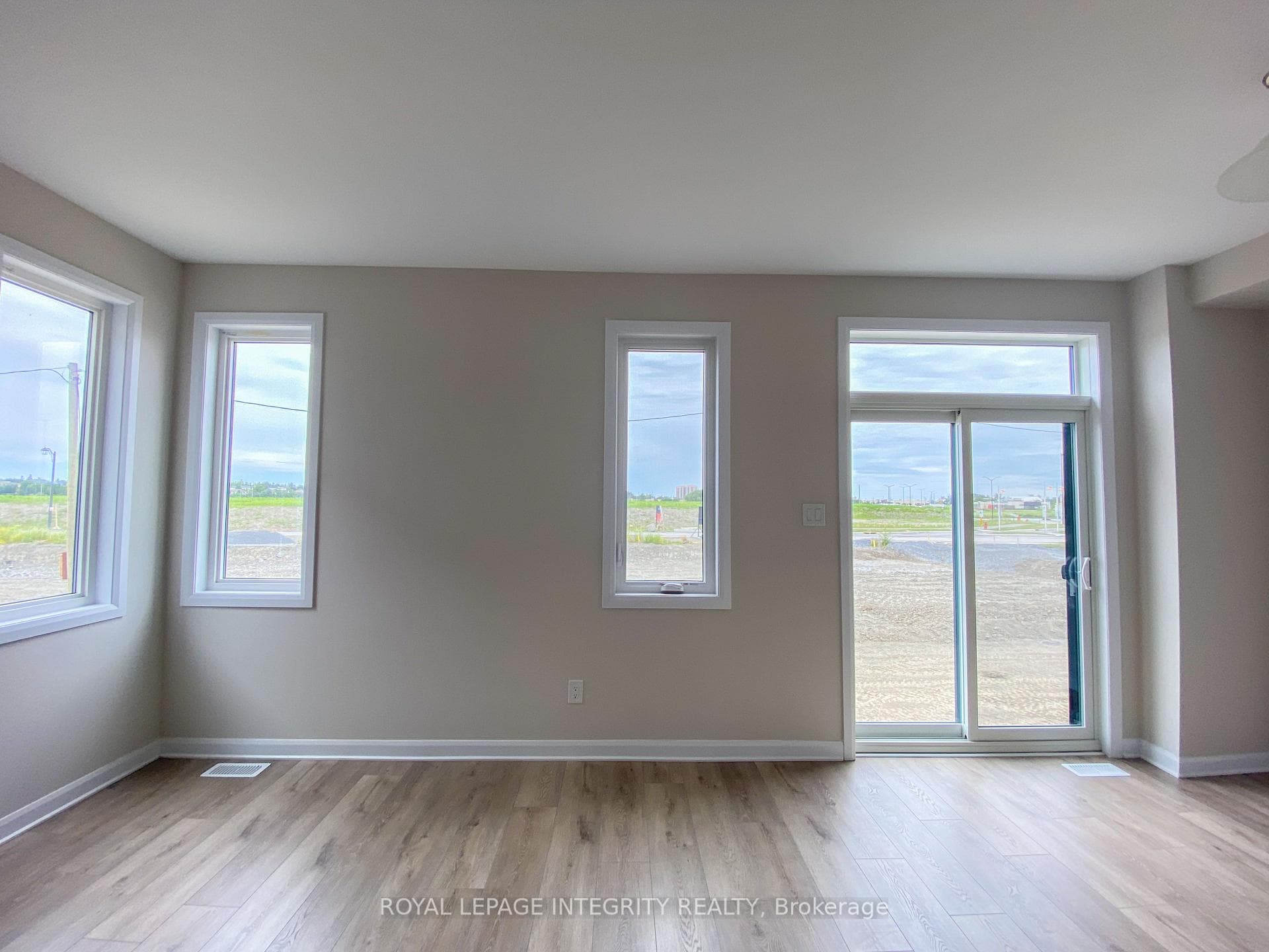 1043 SPEEDVALE Court photo 9