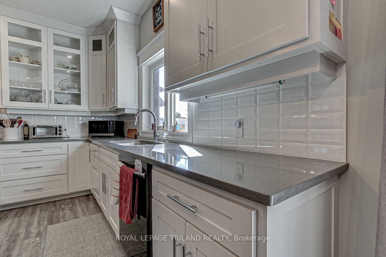 Quartz countertops with backsplash