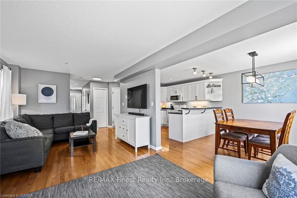 1021 RAINBOW Crescent photo 15