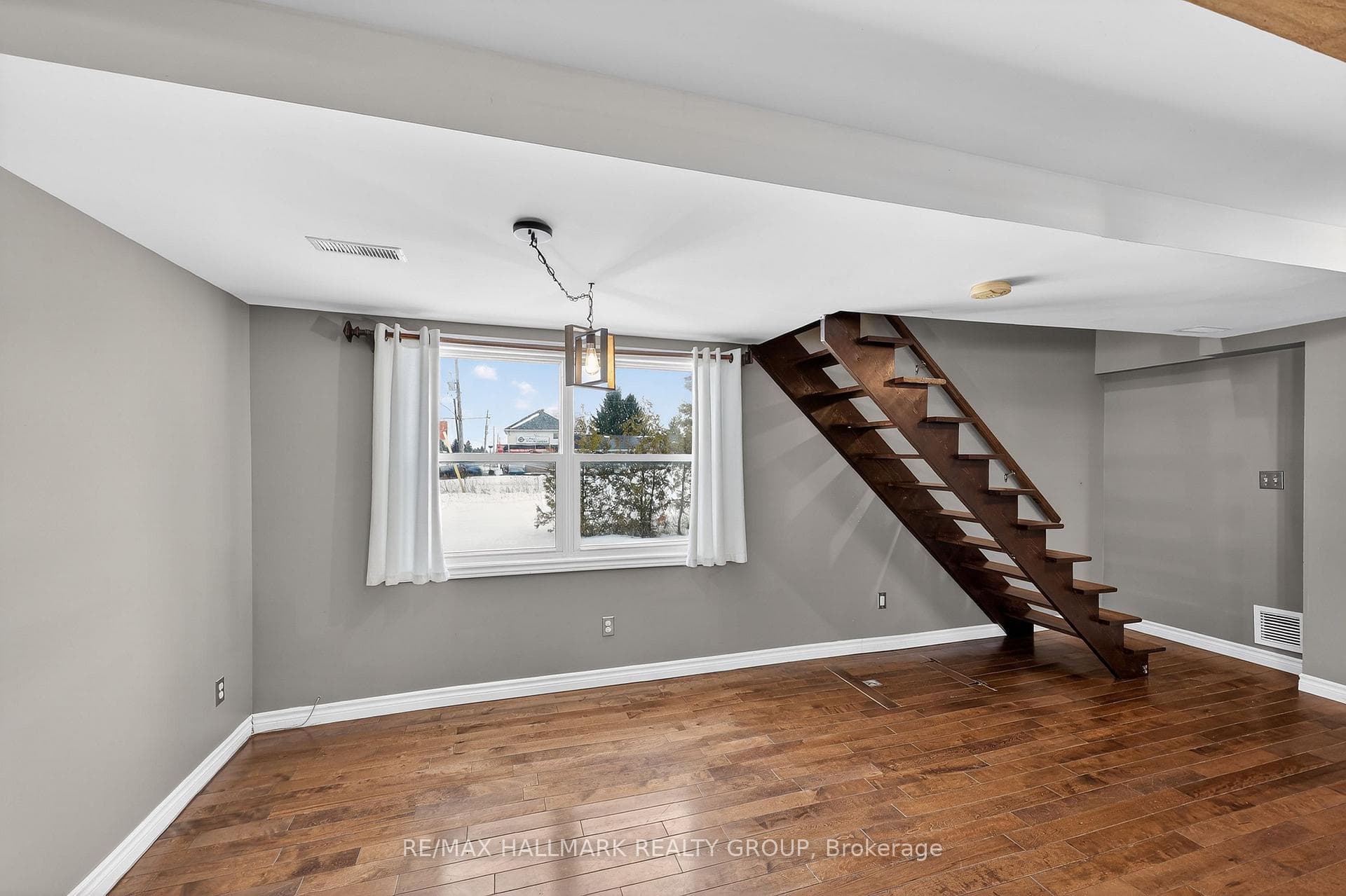 633 Russell Road photo 13