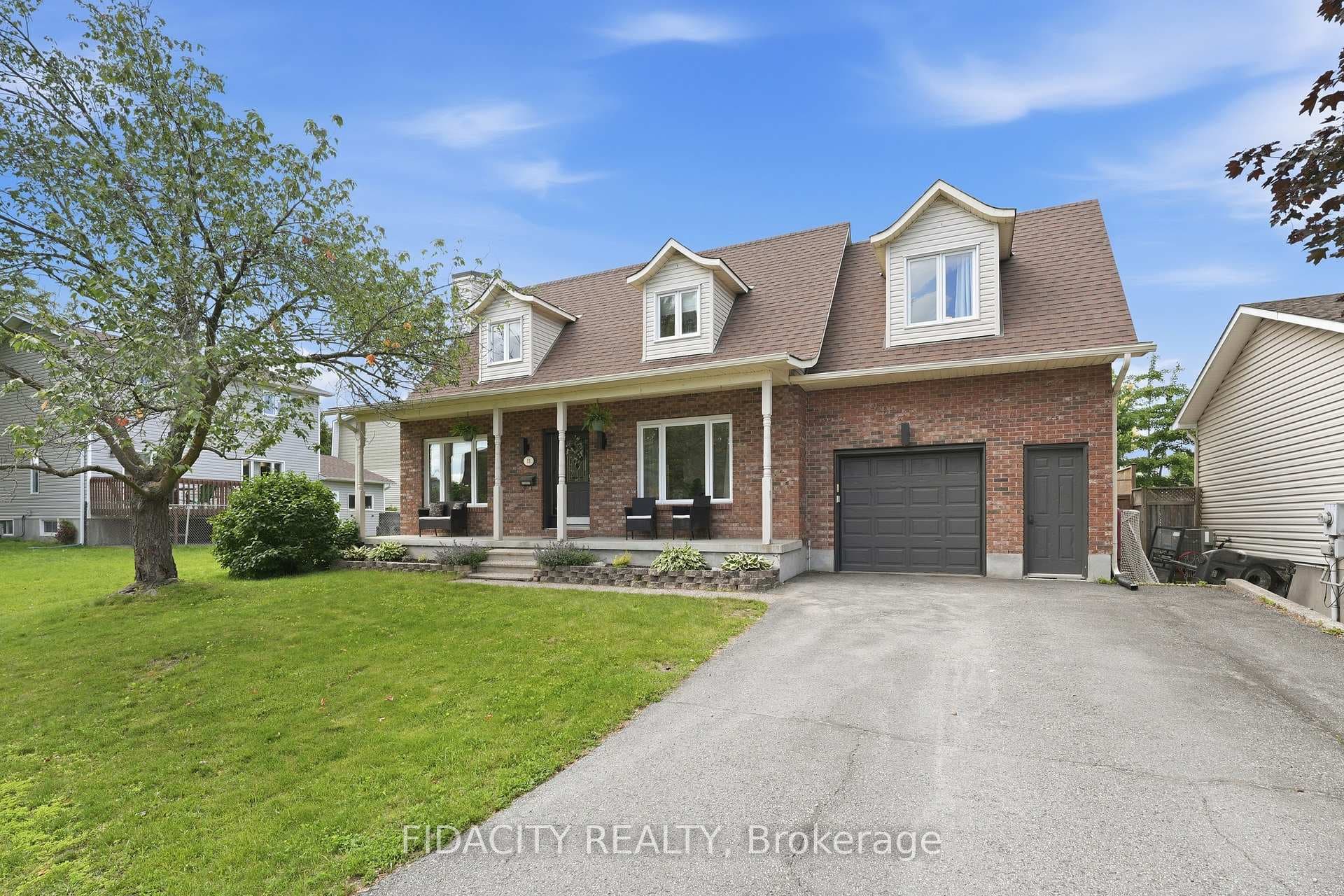 13 Poole Creek Crescent photo 1