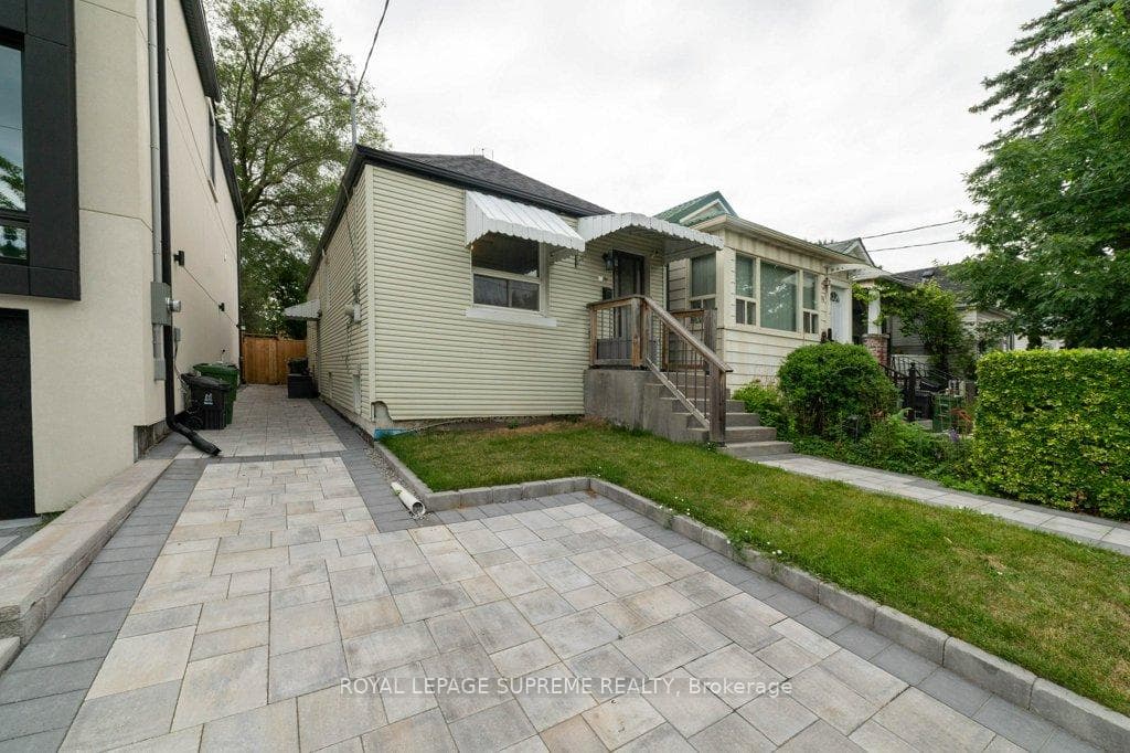 74 Frater Avenue Unit Lower photo 3