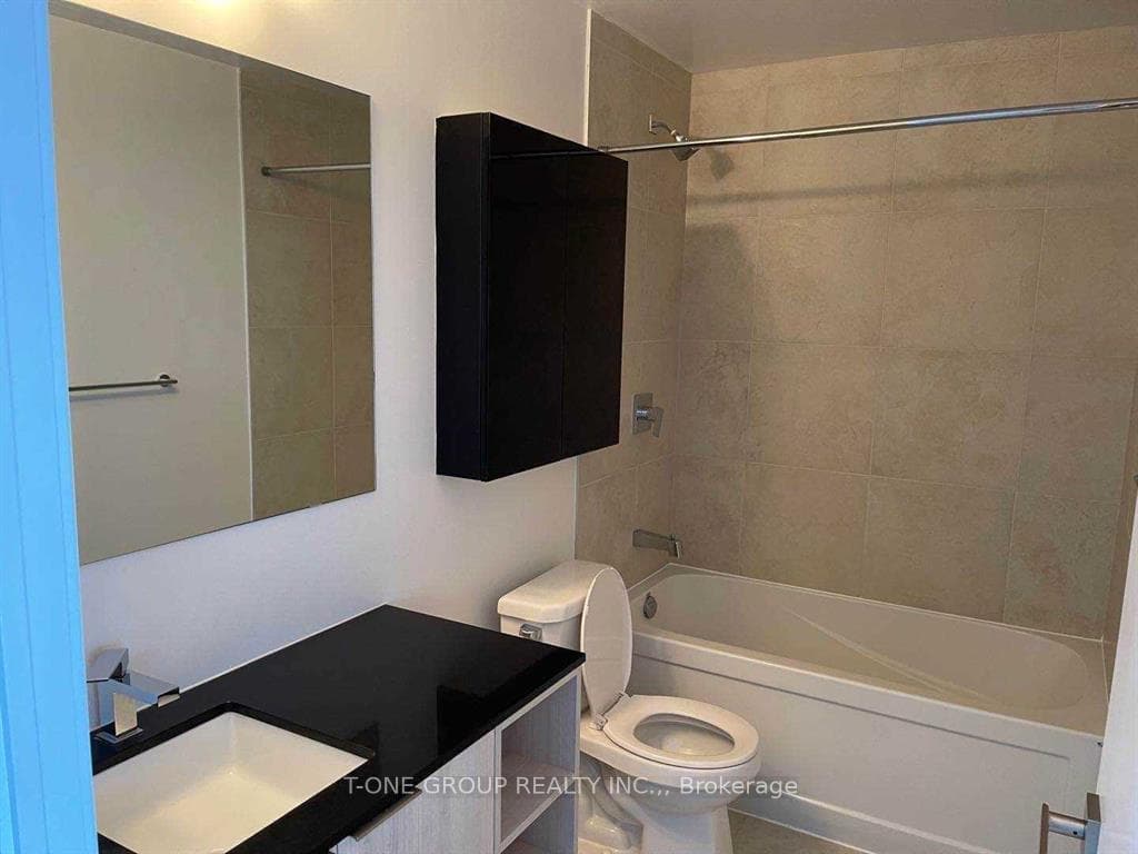31 Tippett Road Unit 715 photo 4
