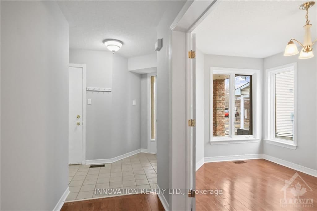 221 MARKLAND Crescent photo 4