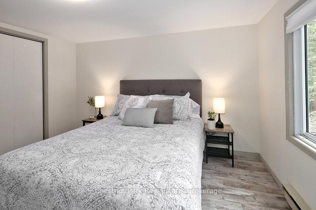 64 Thompson Avenue photo 25