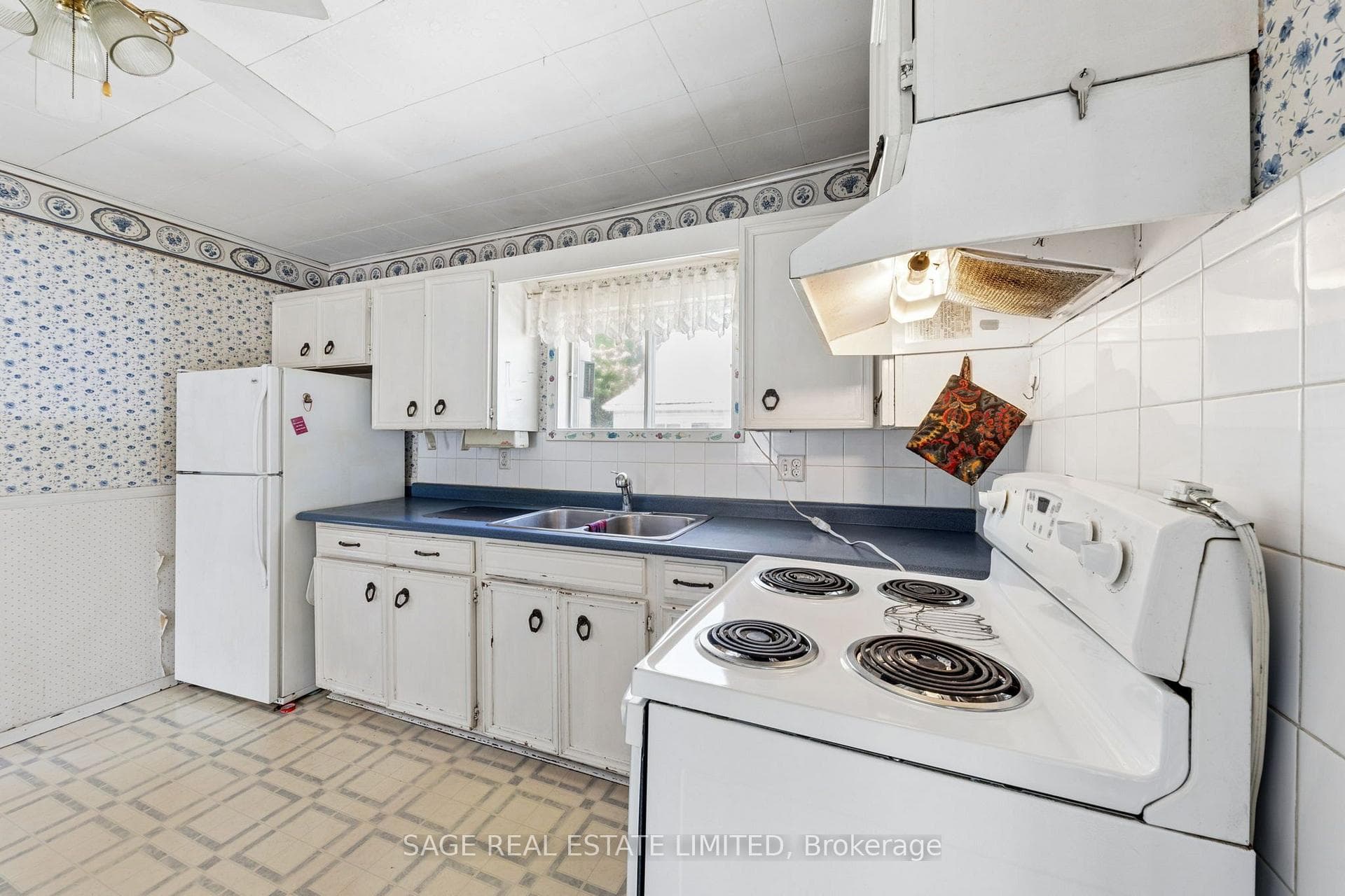 369 Queen Street photo 16