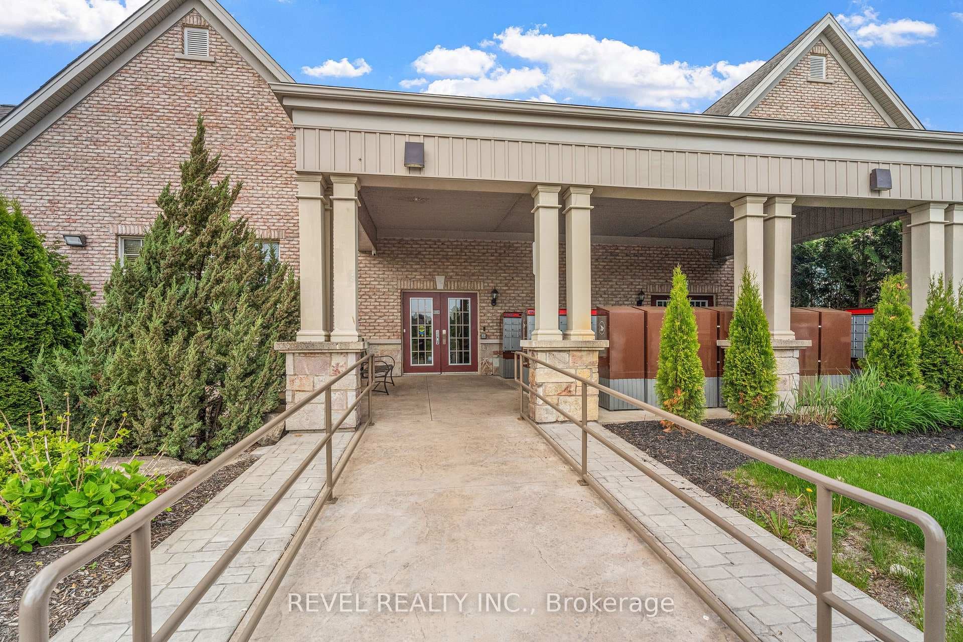 105 Berwick Trail photo 34