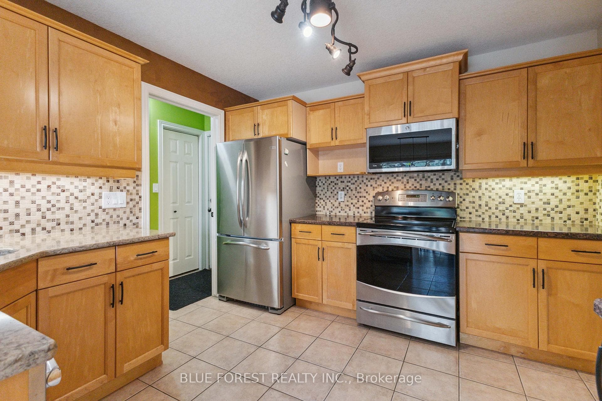 1 Riverbank Drive photo 11
