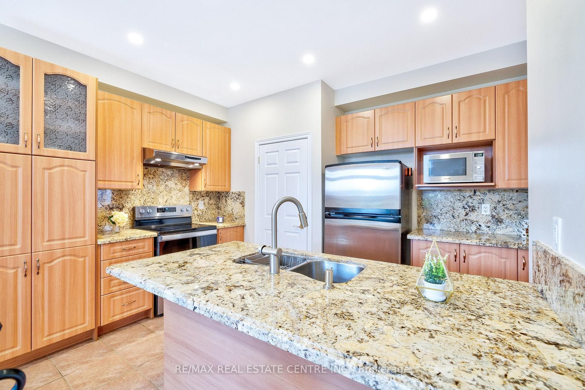 241 Duff Crescent photo 10