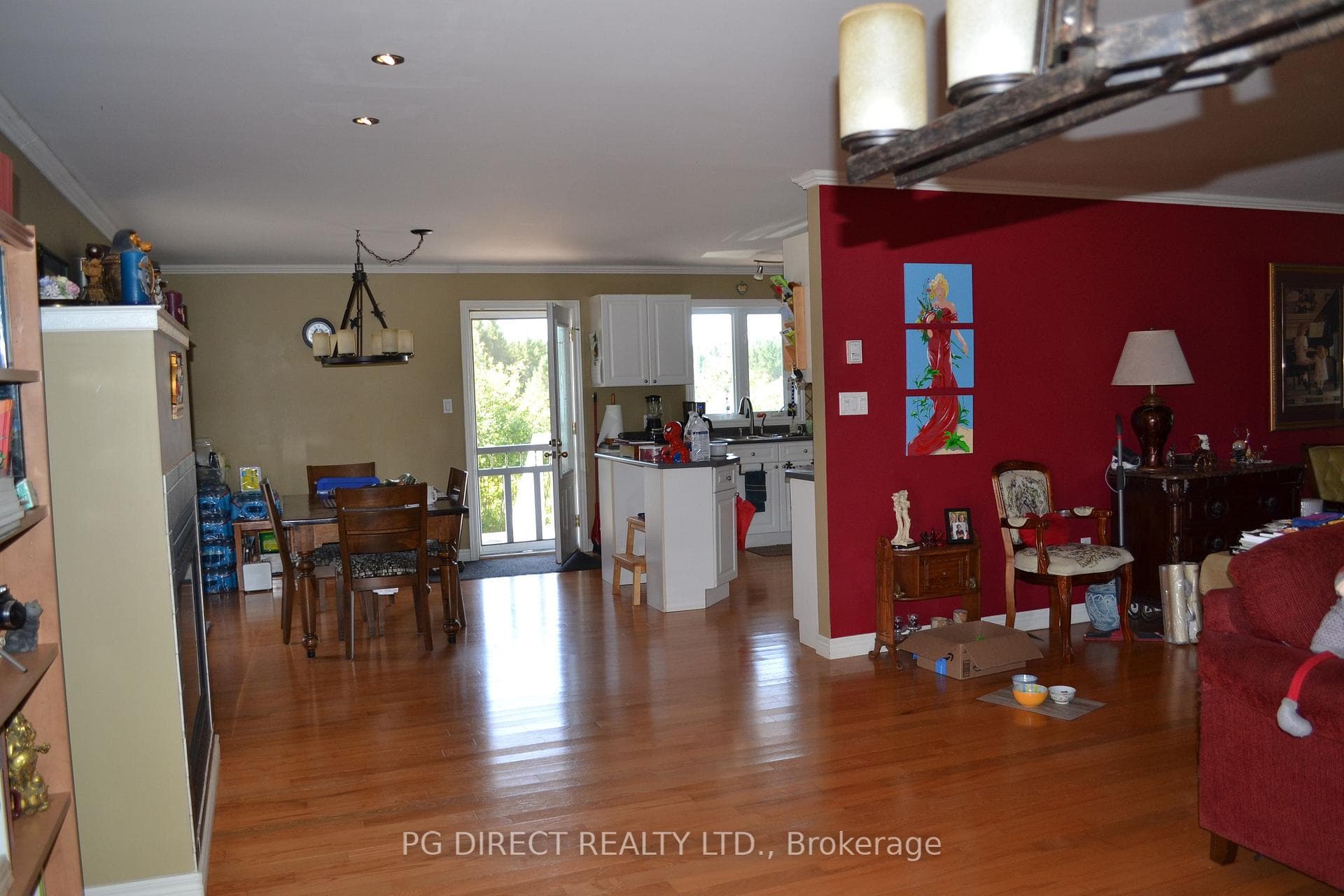 270 Pinecreek Crescent photo 6