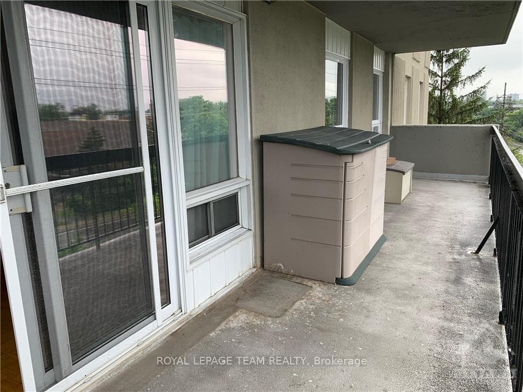 158B MCARTHUR Avenue Unit 403 photo 23