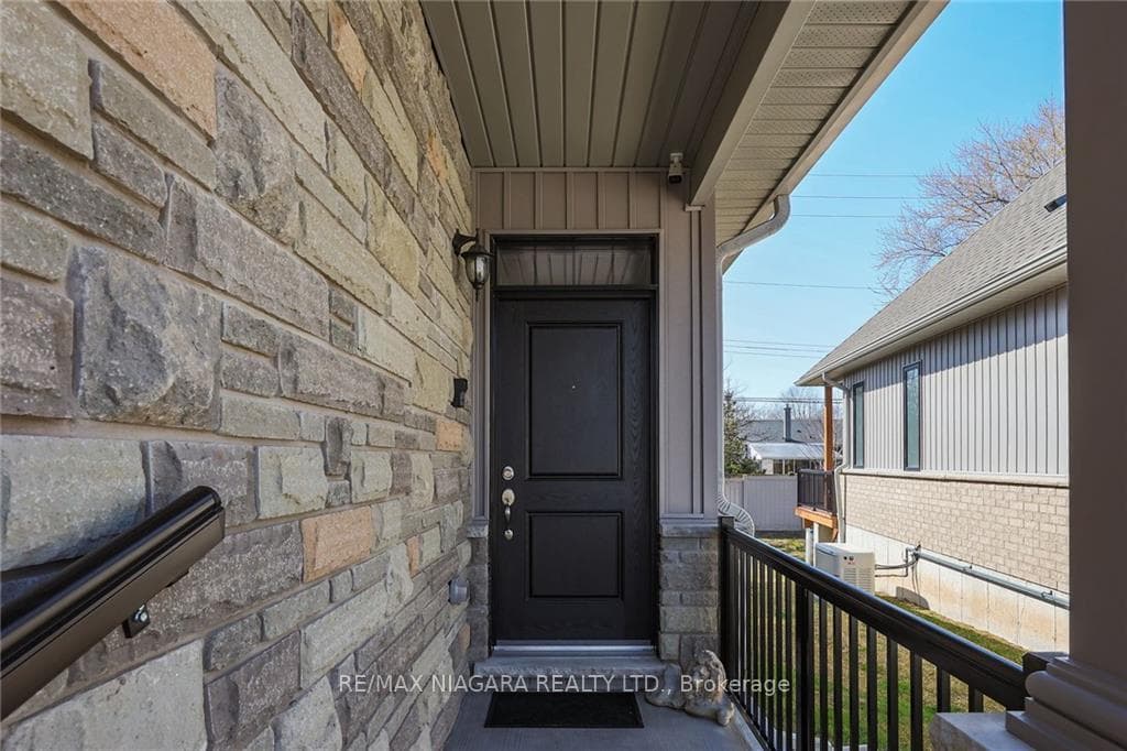 19 Borden Trail photo 3
