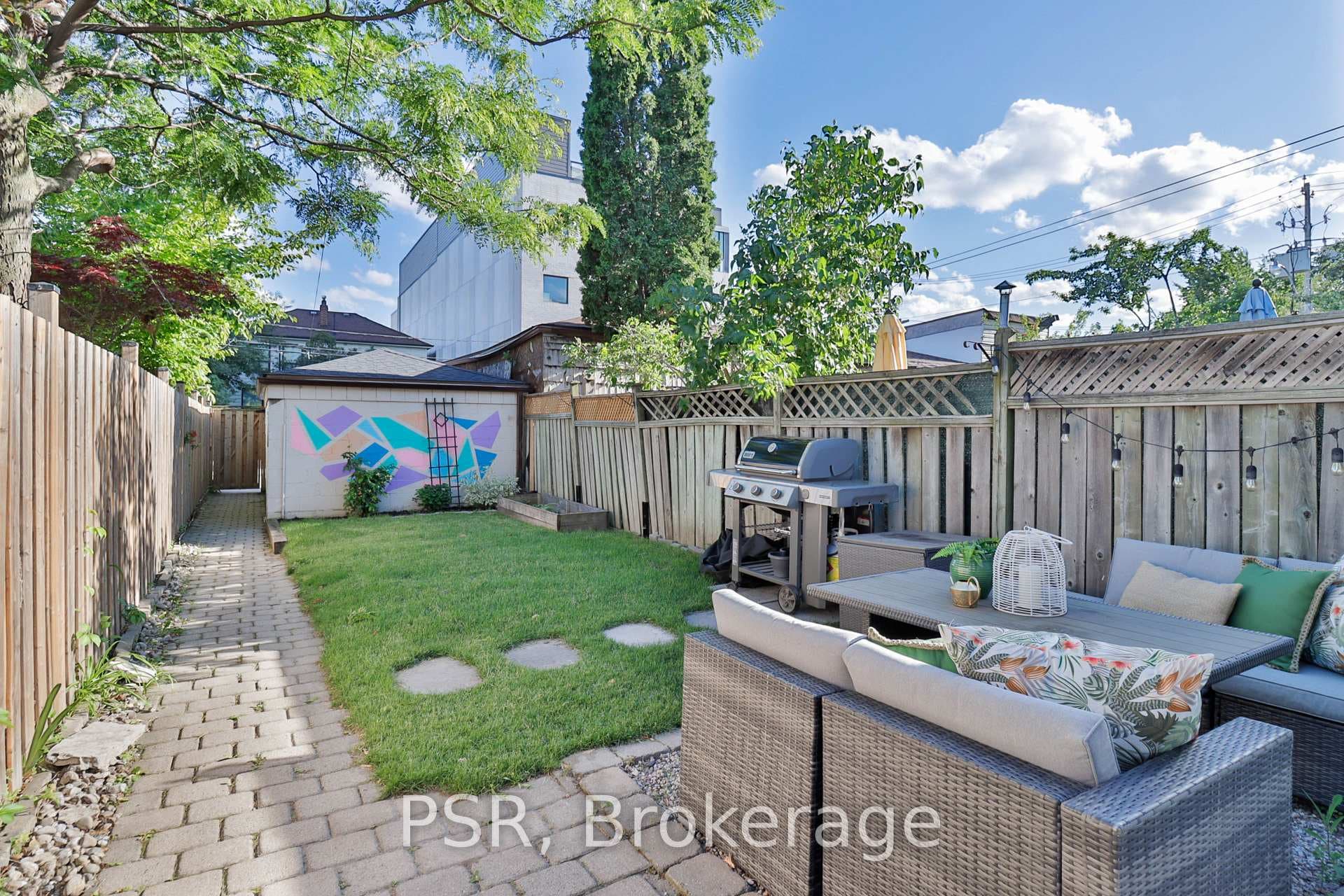 175 Maria Street photo 33