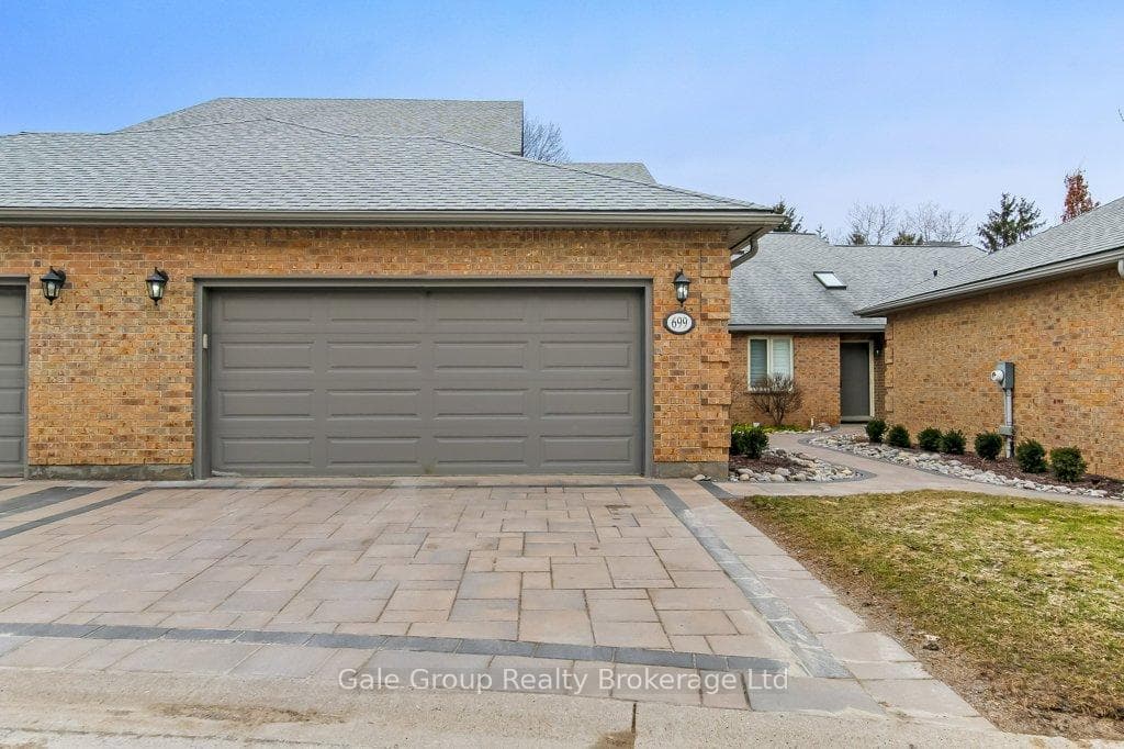 699 Lansdowne Avenue photo 2