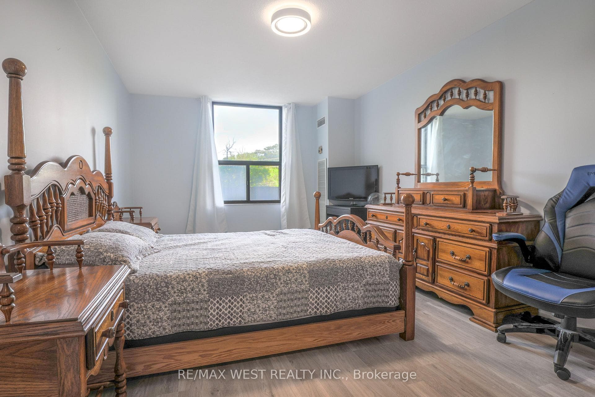 75 Emmett Avenue Unit 212 photo 24