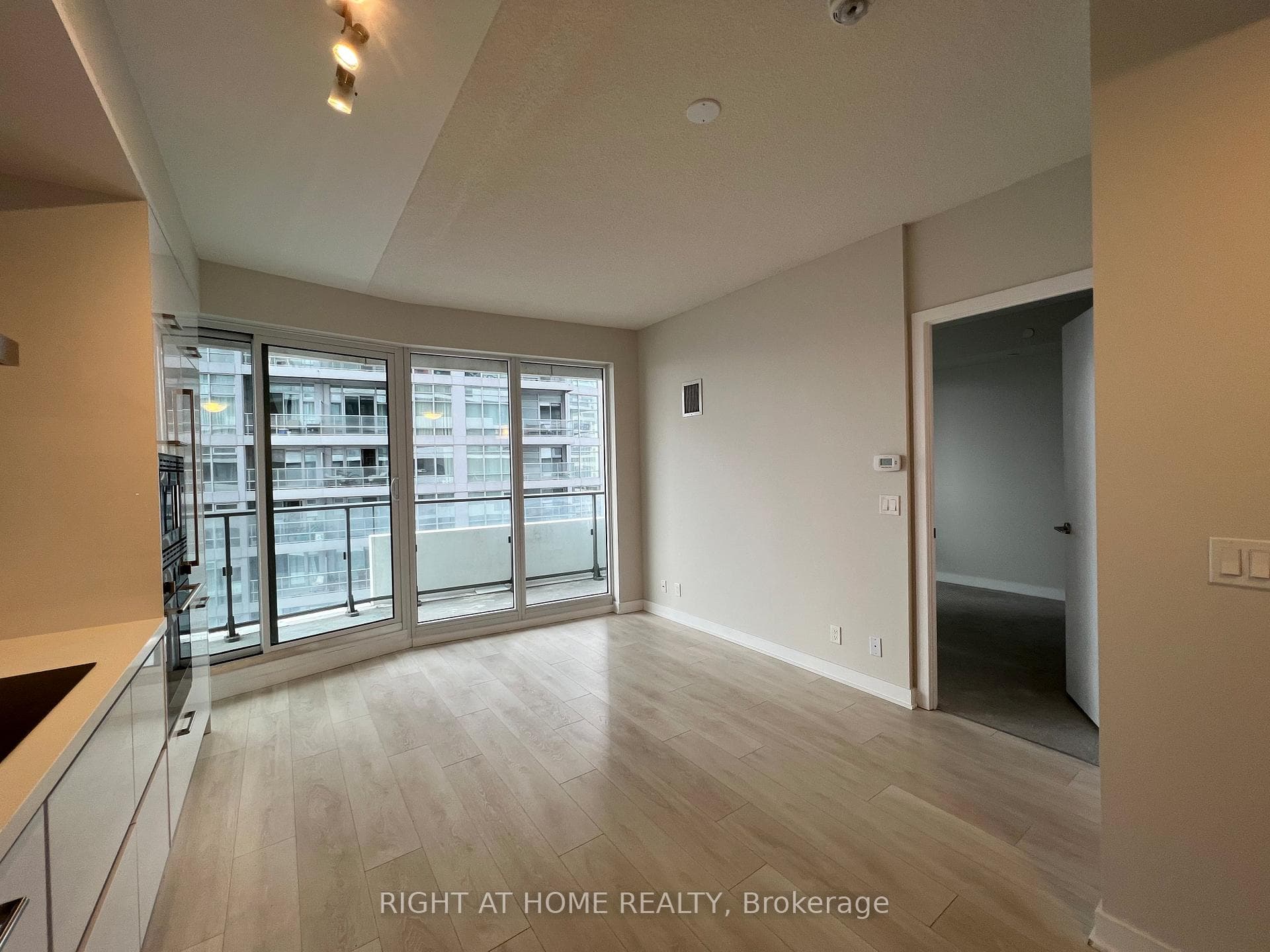 2221 Yonge Street Unit 2505 photo 6