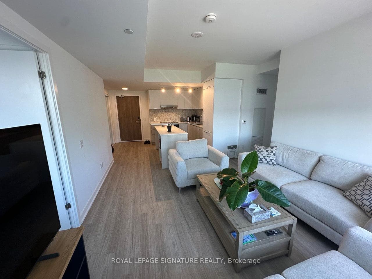 8188 Yonge Street Unit 222 photo 2