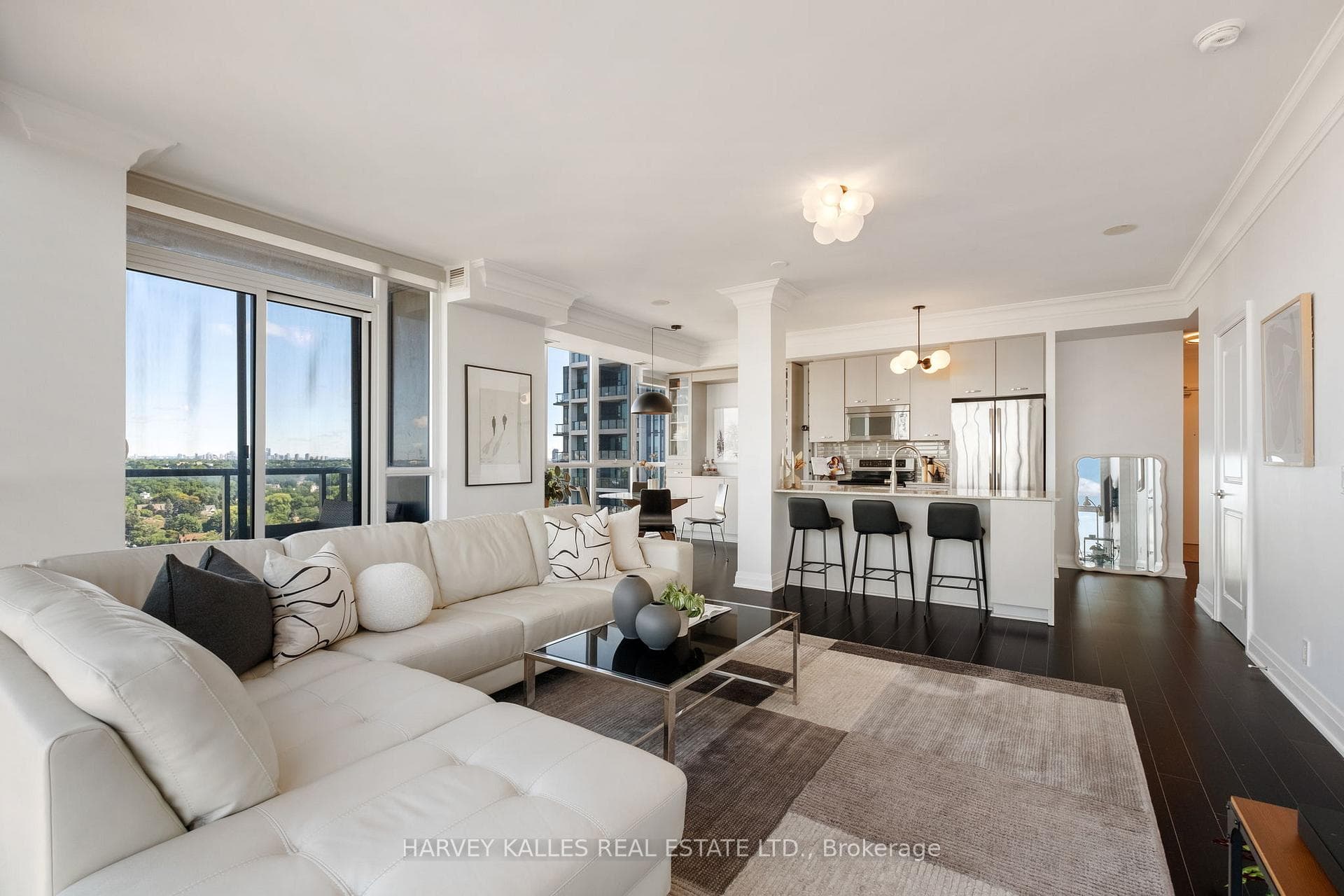 530 St Clair Avenue Unit 1602 photo 4