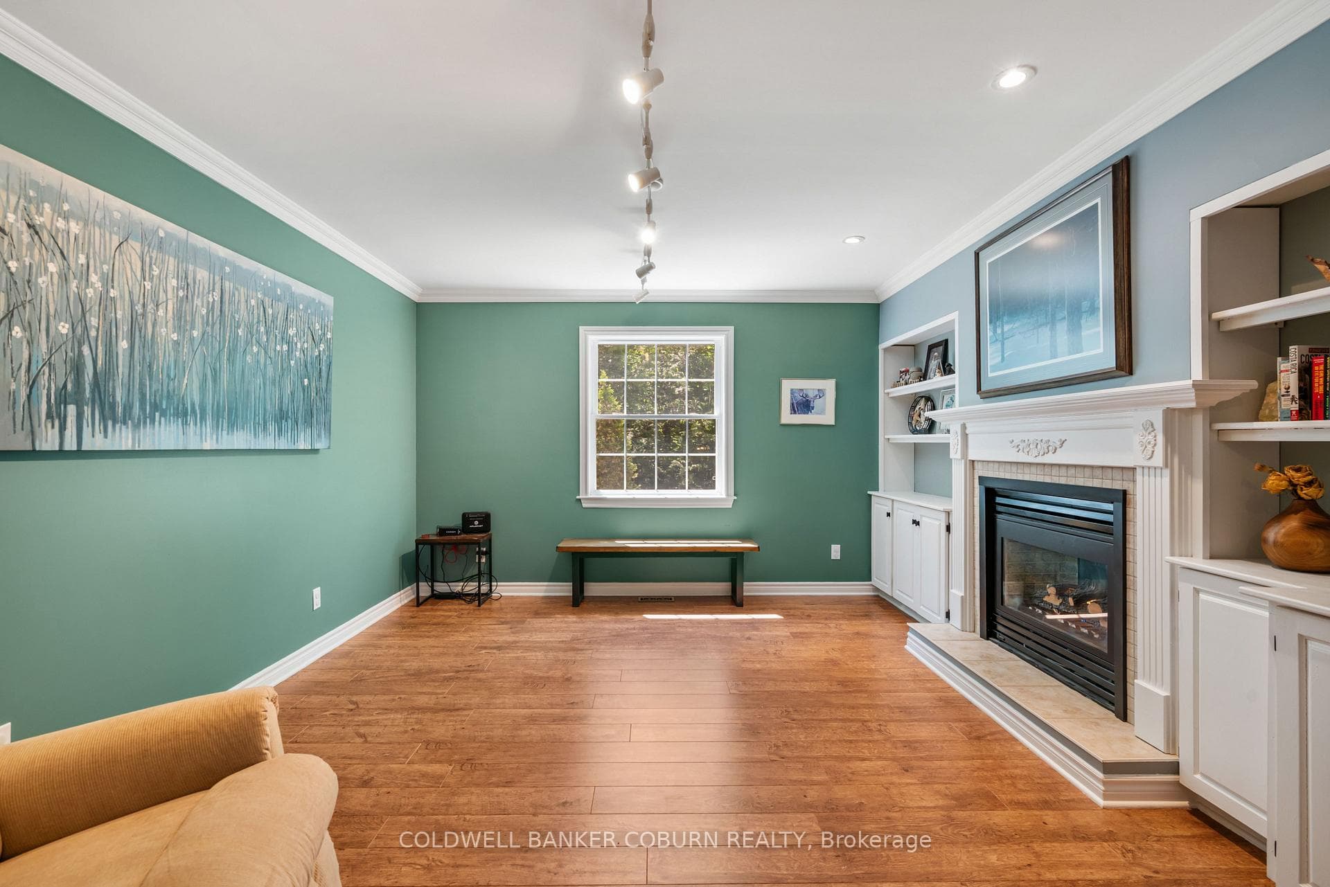 Dining room- 2 way fireplace with living room