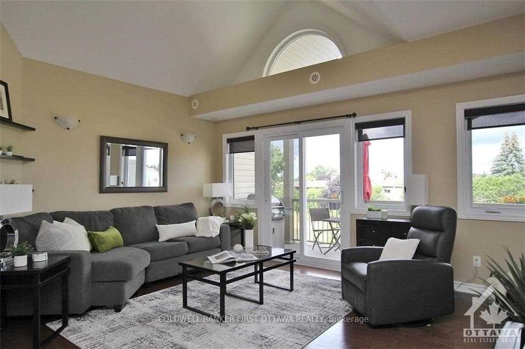 137 HARTHILL Way Unit E photo 2