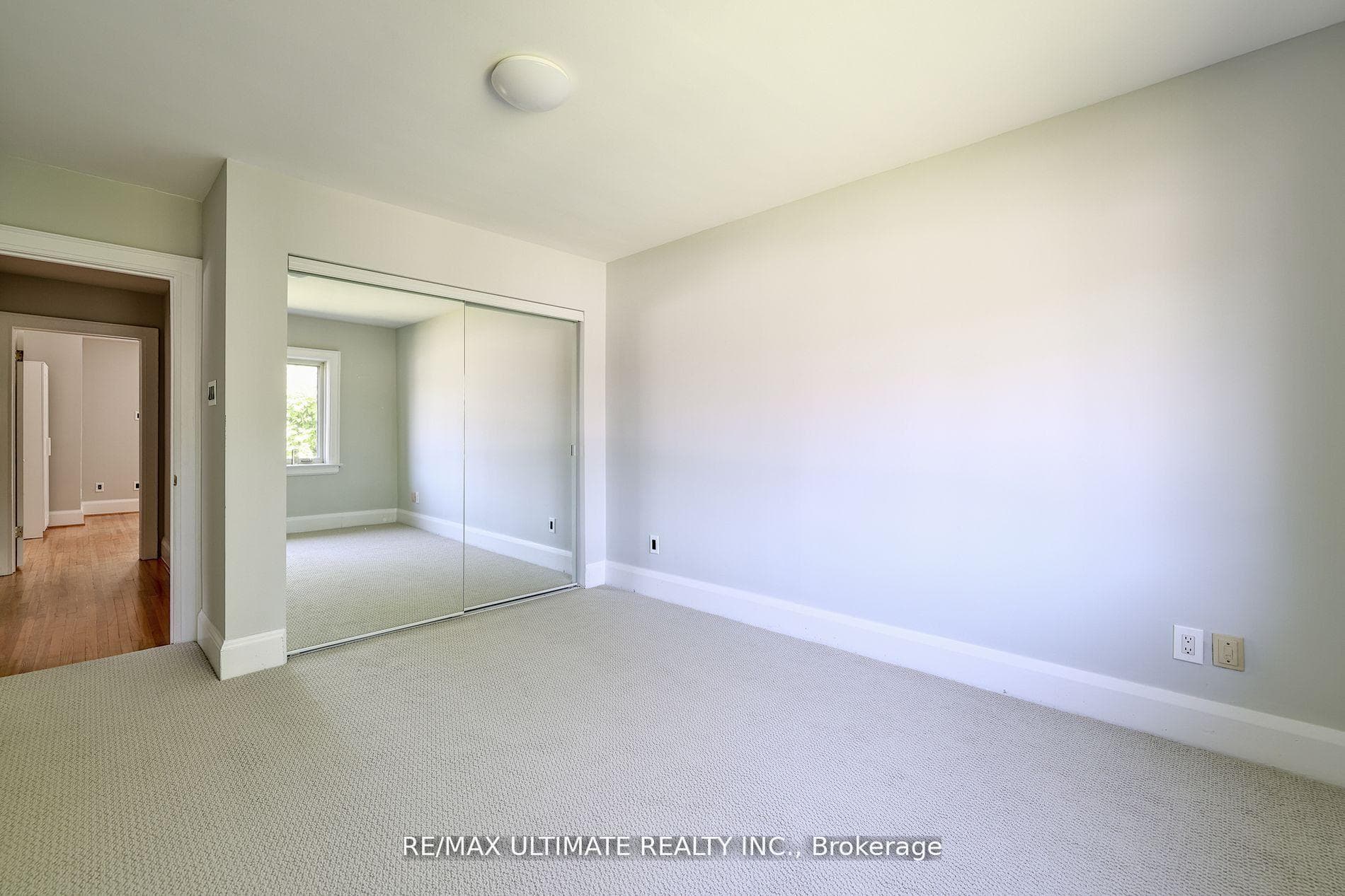 109 Parkhurst Boulevard photo 16