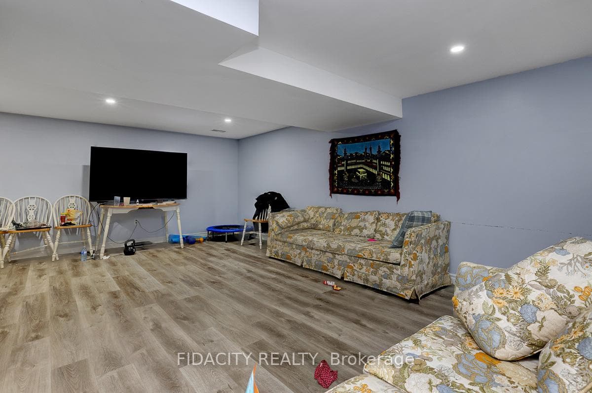 2336 Ogilvie Road photo 11