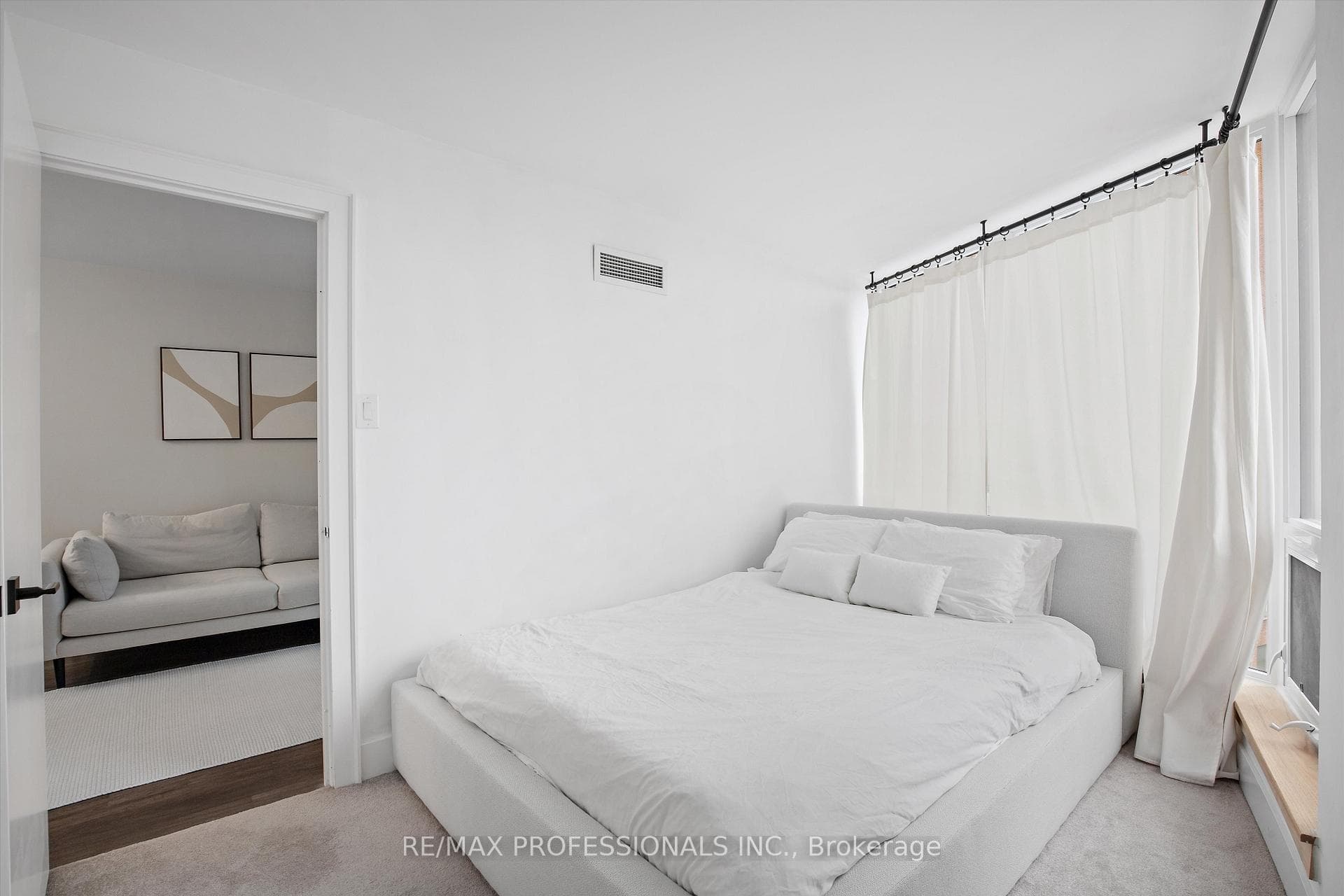 1055 Bay Street Unit 709 photo 10