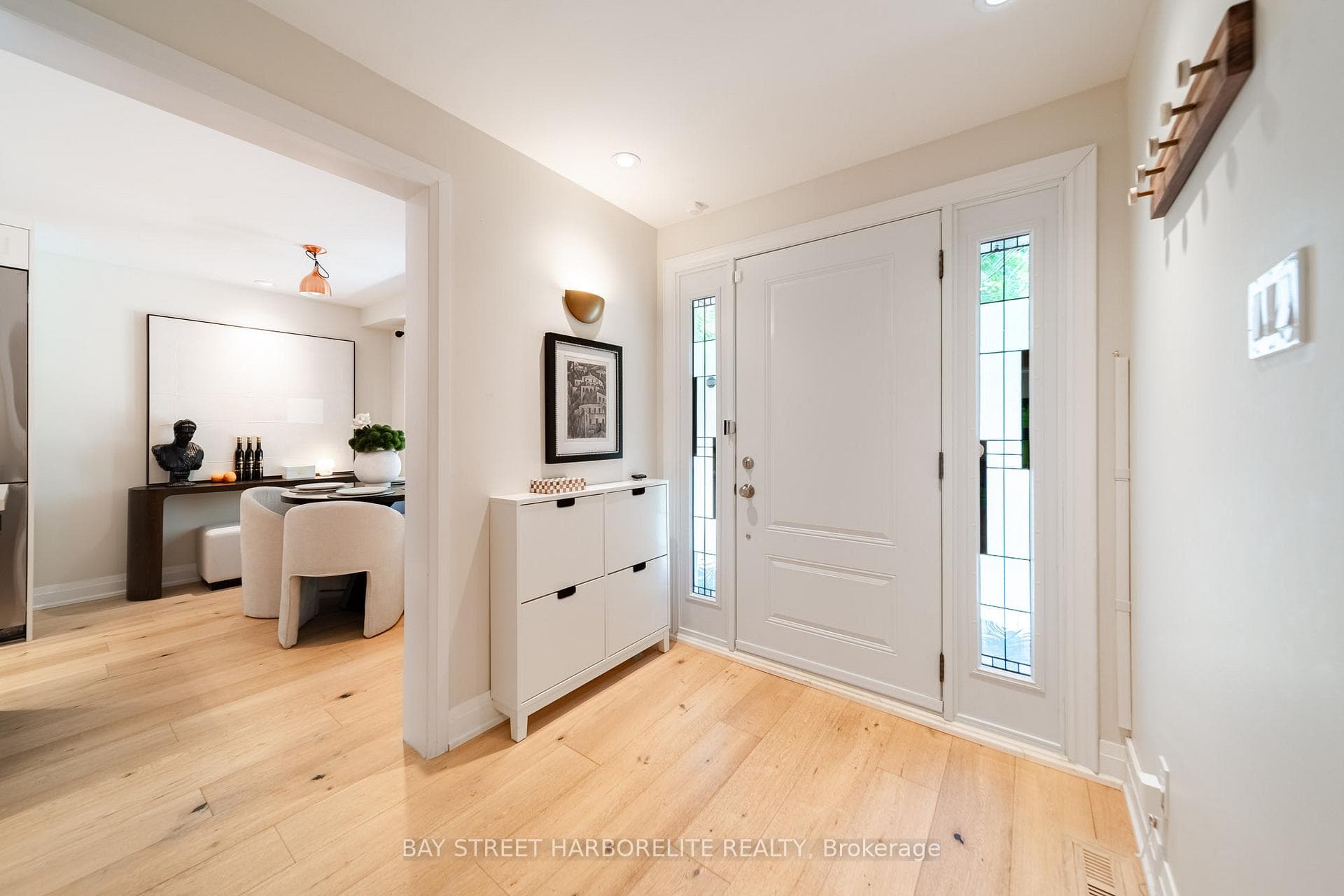 2366 Devon Road photo 4
