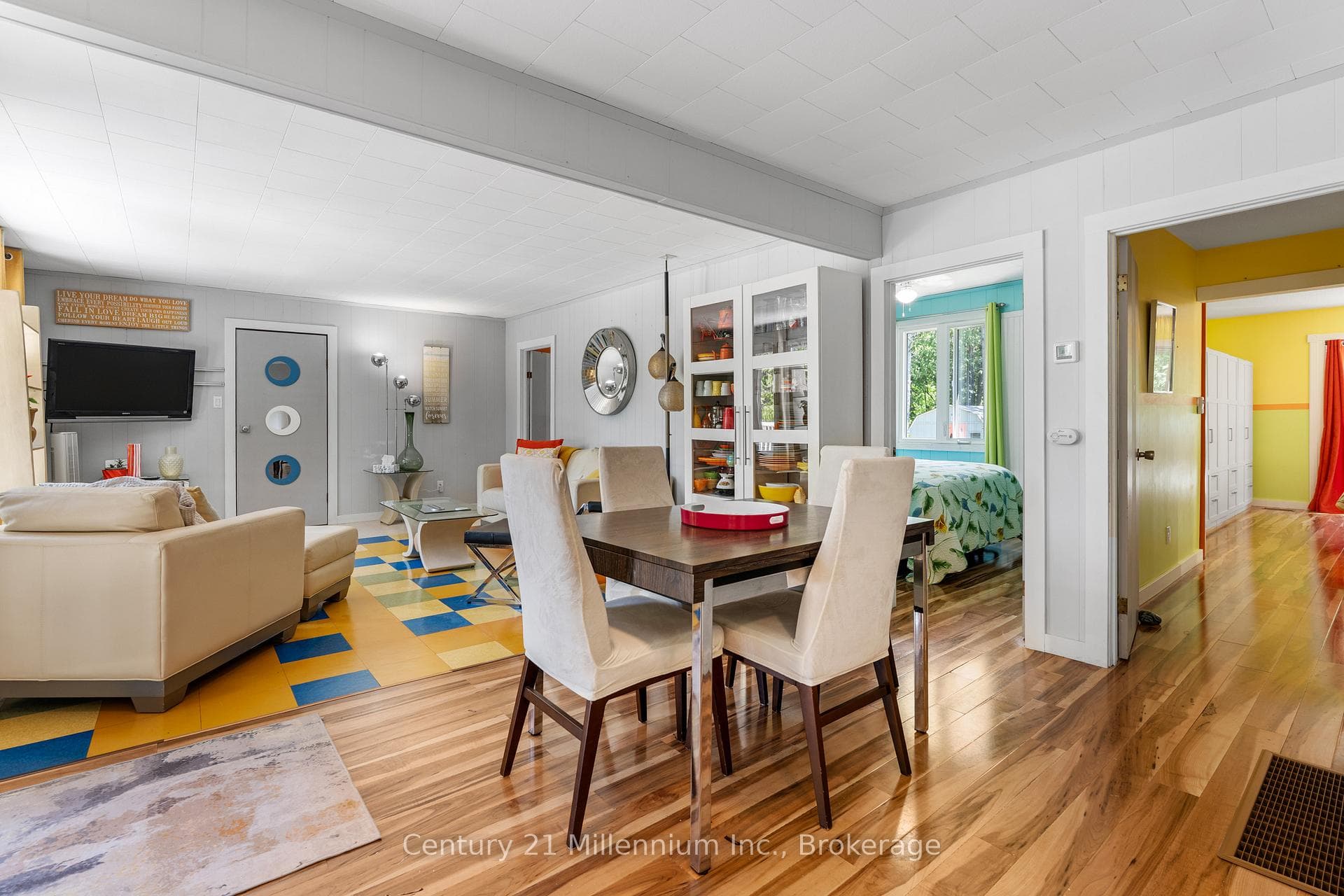 553 Bay Street photo 18