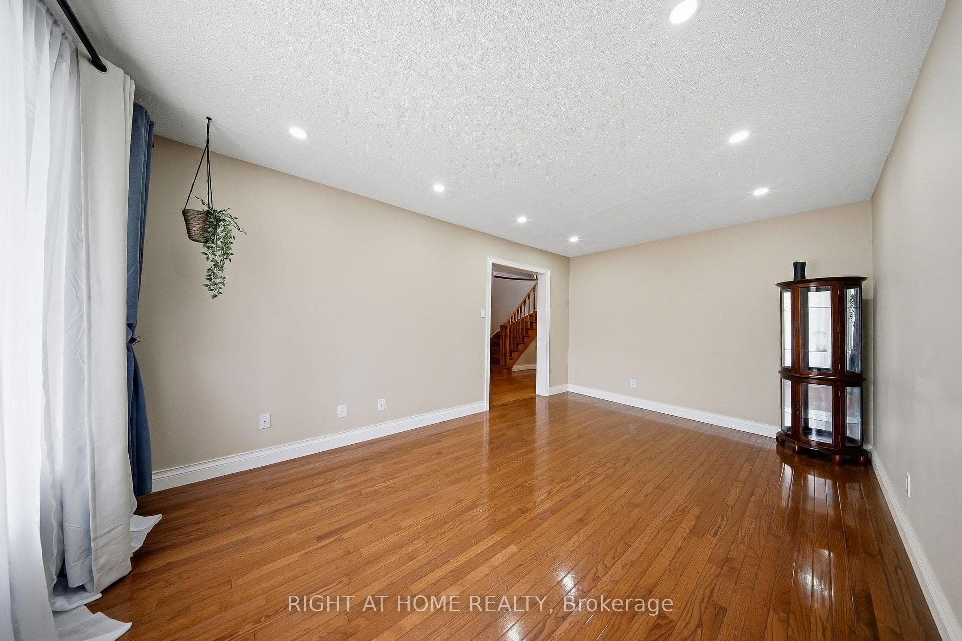 29 Sunforest Drive photo 13