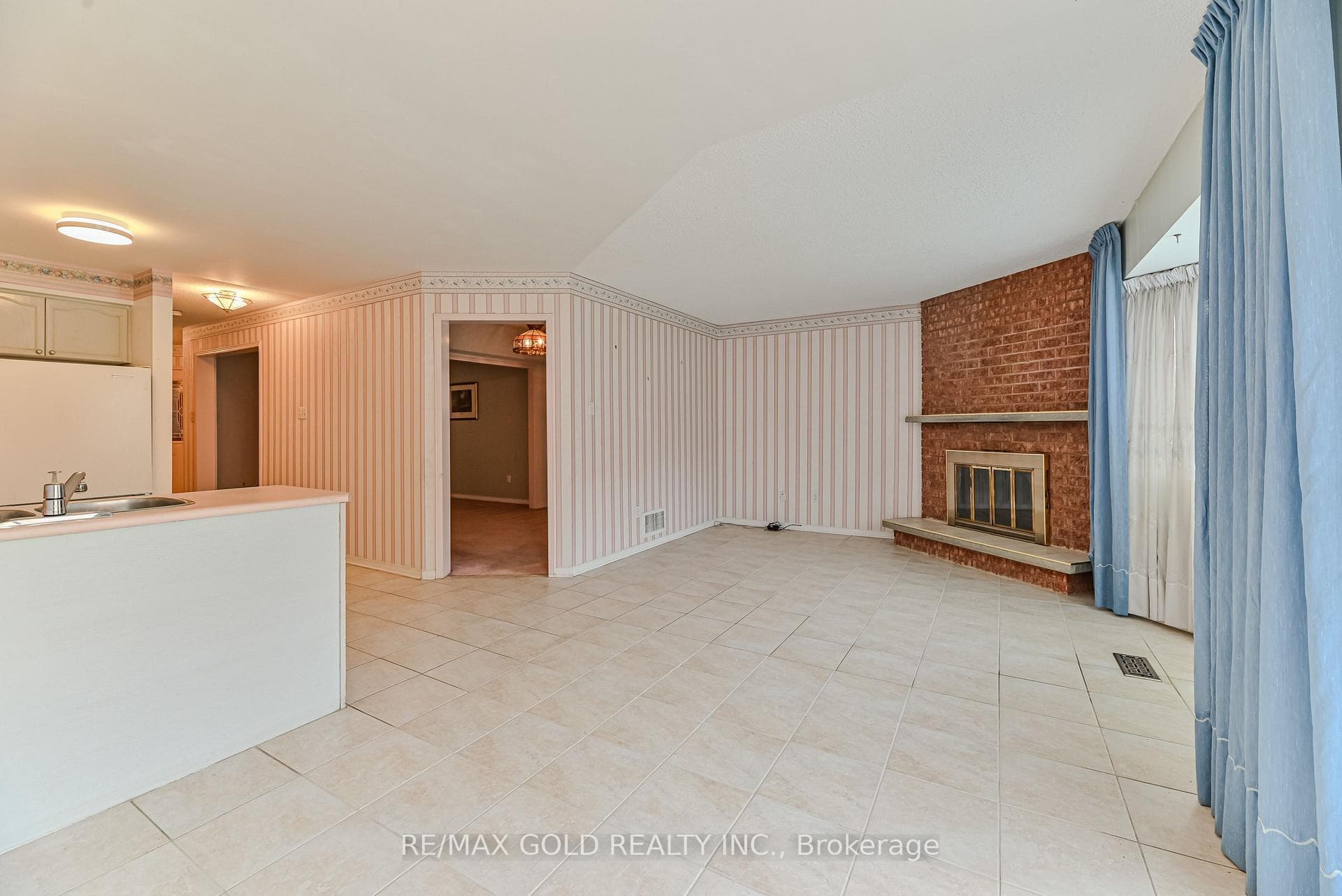 27 Bighorn Crescent photo 17
