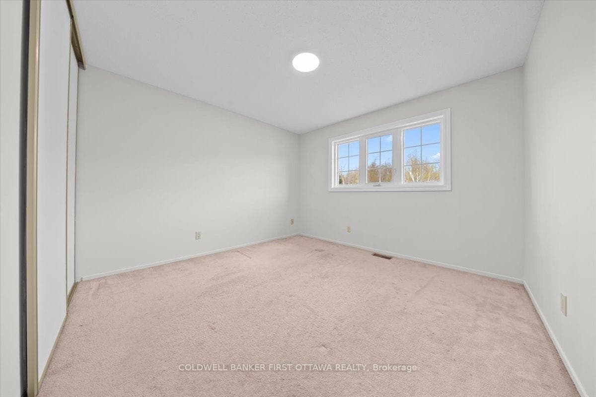 1841 Thistleleaf Crescent photo 23