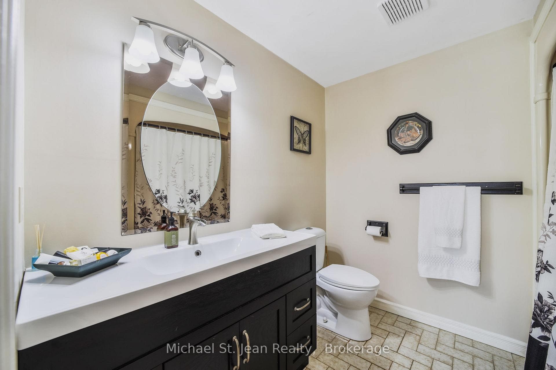 3236 Hornbeam Crescent photo 25
