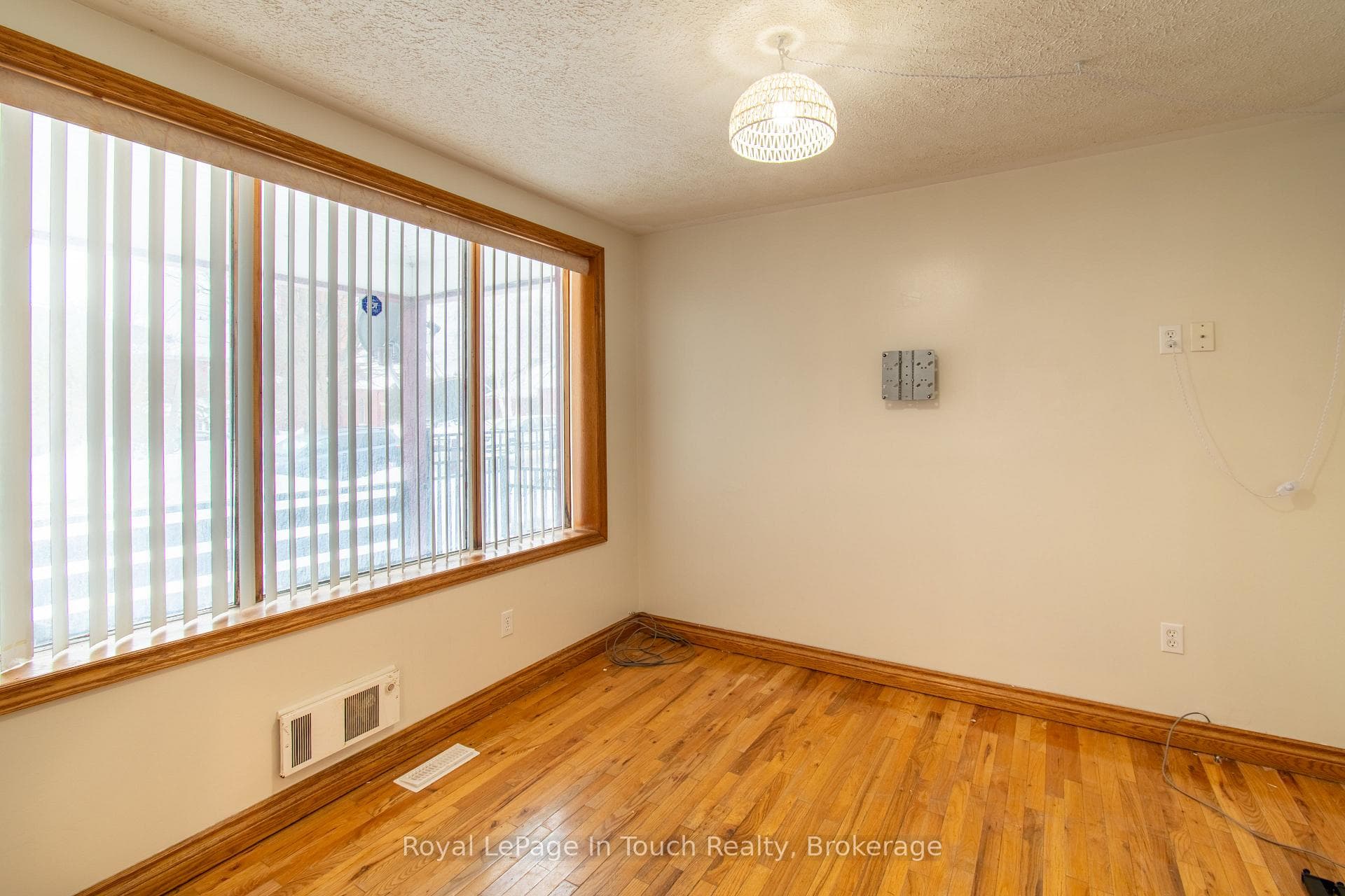 326 Lafontaine Road photo 18